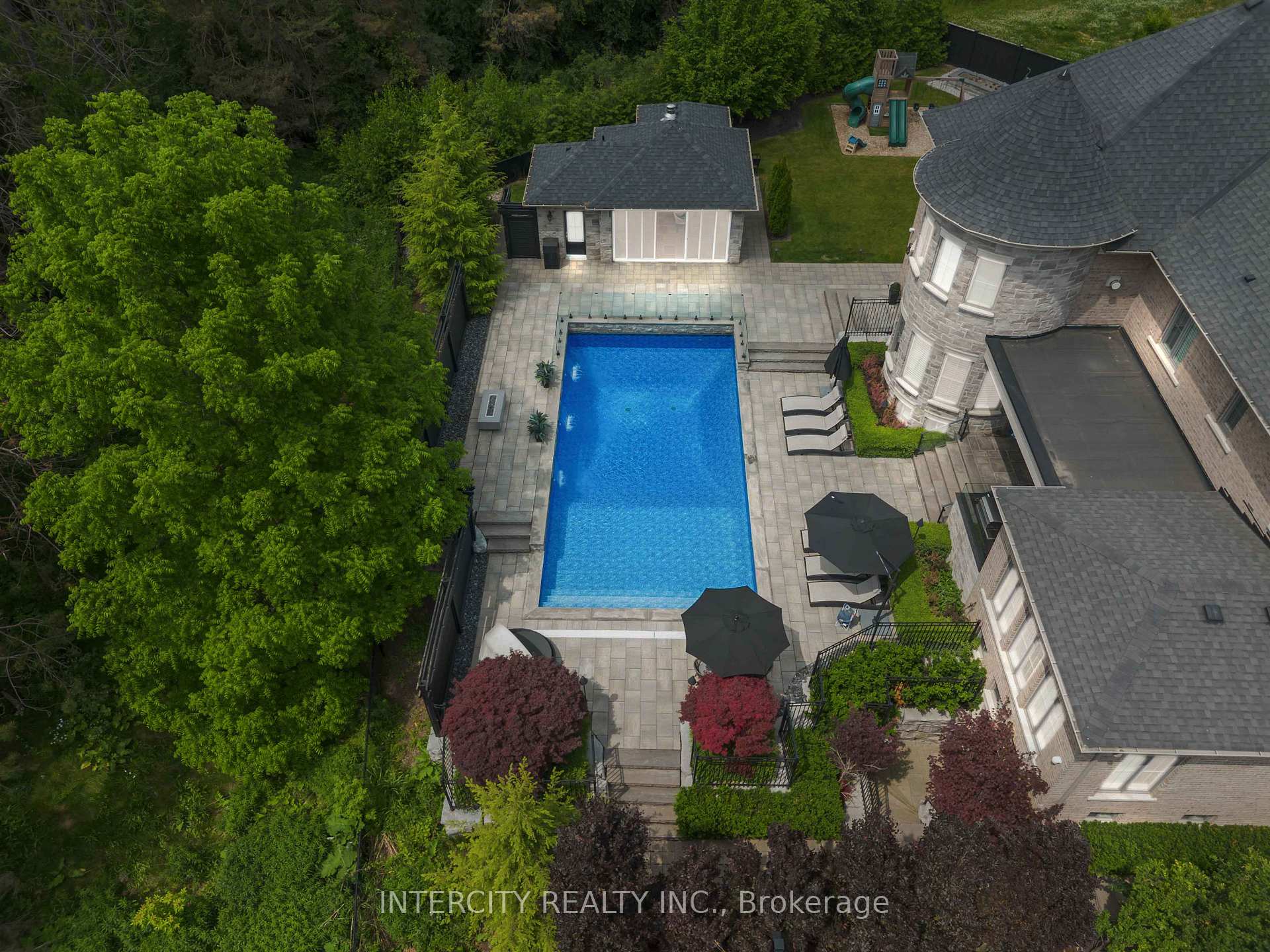 Photo 2 of 60 James Stokes Court, King, King City — HOMEH