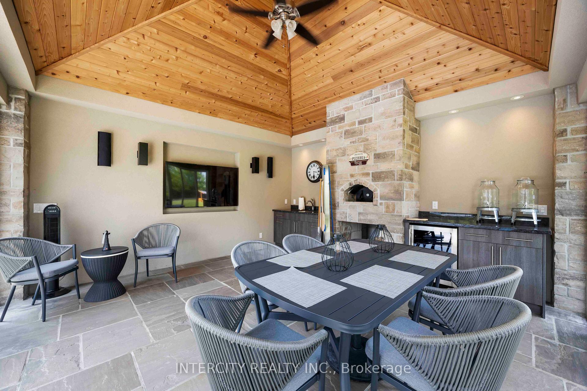 Photo 44 of 60 James Stokes Court, King, King City — HOMEH