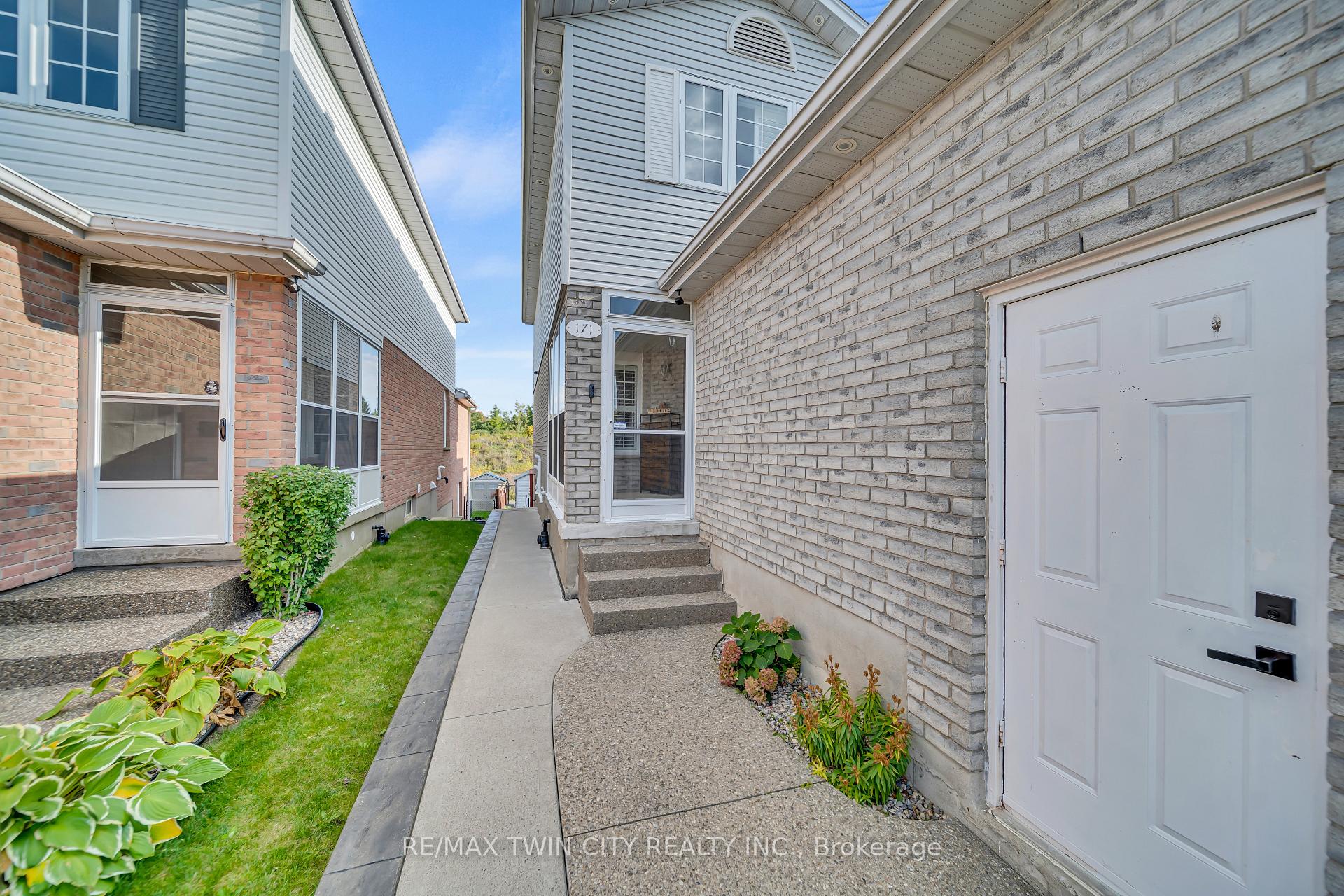 Photo 5 of 171 Resurrection Drive, Kitchener — HOMEH