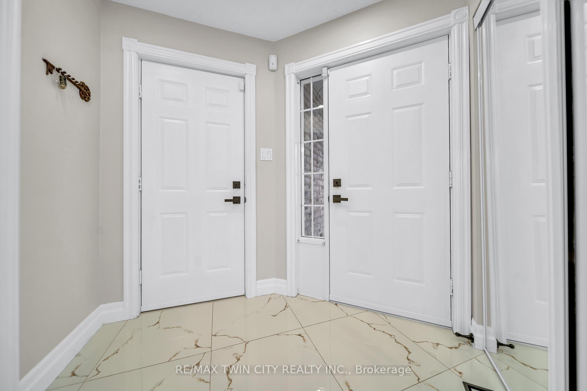 Photo 8 of 171 Resurrection Drive, Kitchener — HOMEH