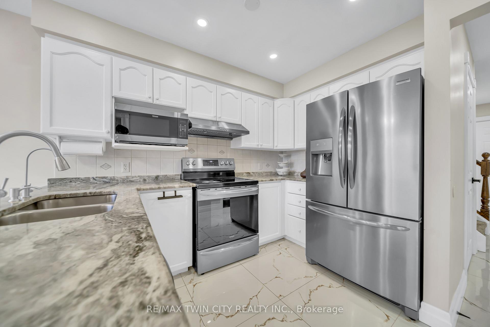 Photo 11 of 171 Resurrection Drive, Kitchener — HOMEH