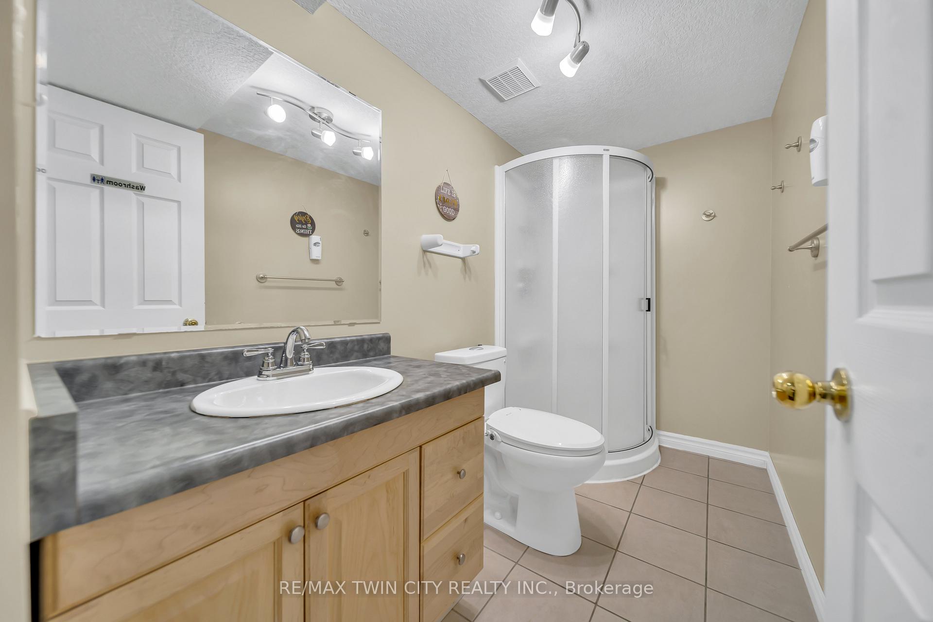 Photo 33 of 171 Resurrection Drive, Kitchener — HOMEH