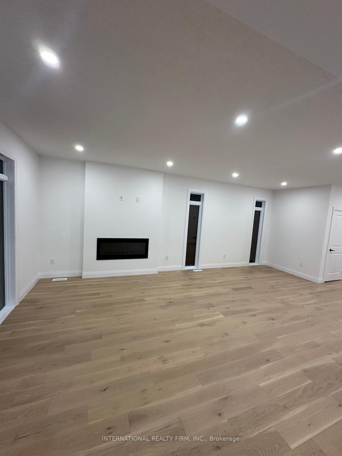 Photo 3 of 2521 Constance Avenue, London, South U — HOMEH