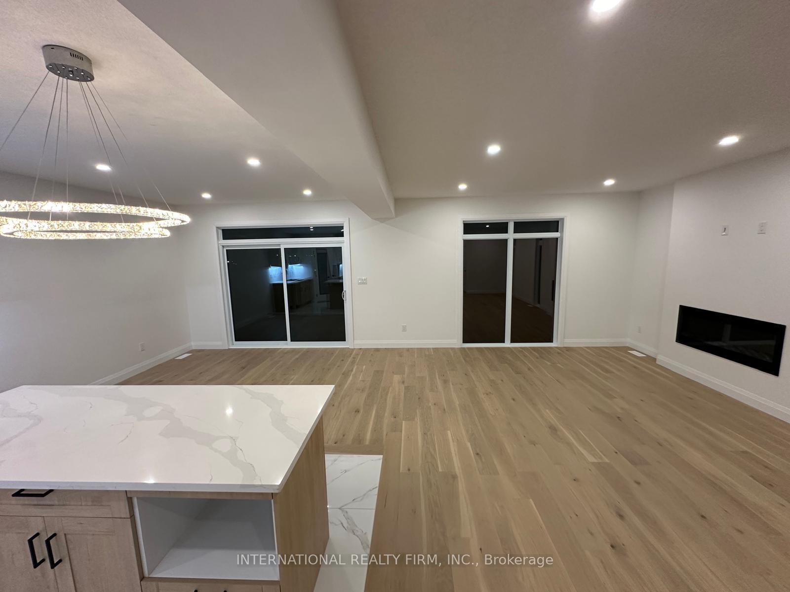 Photo 4 of 2521 Constance Avenue, London, South U — HOMEH