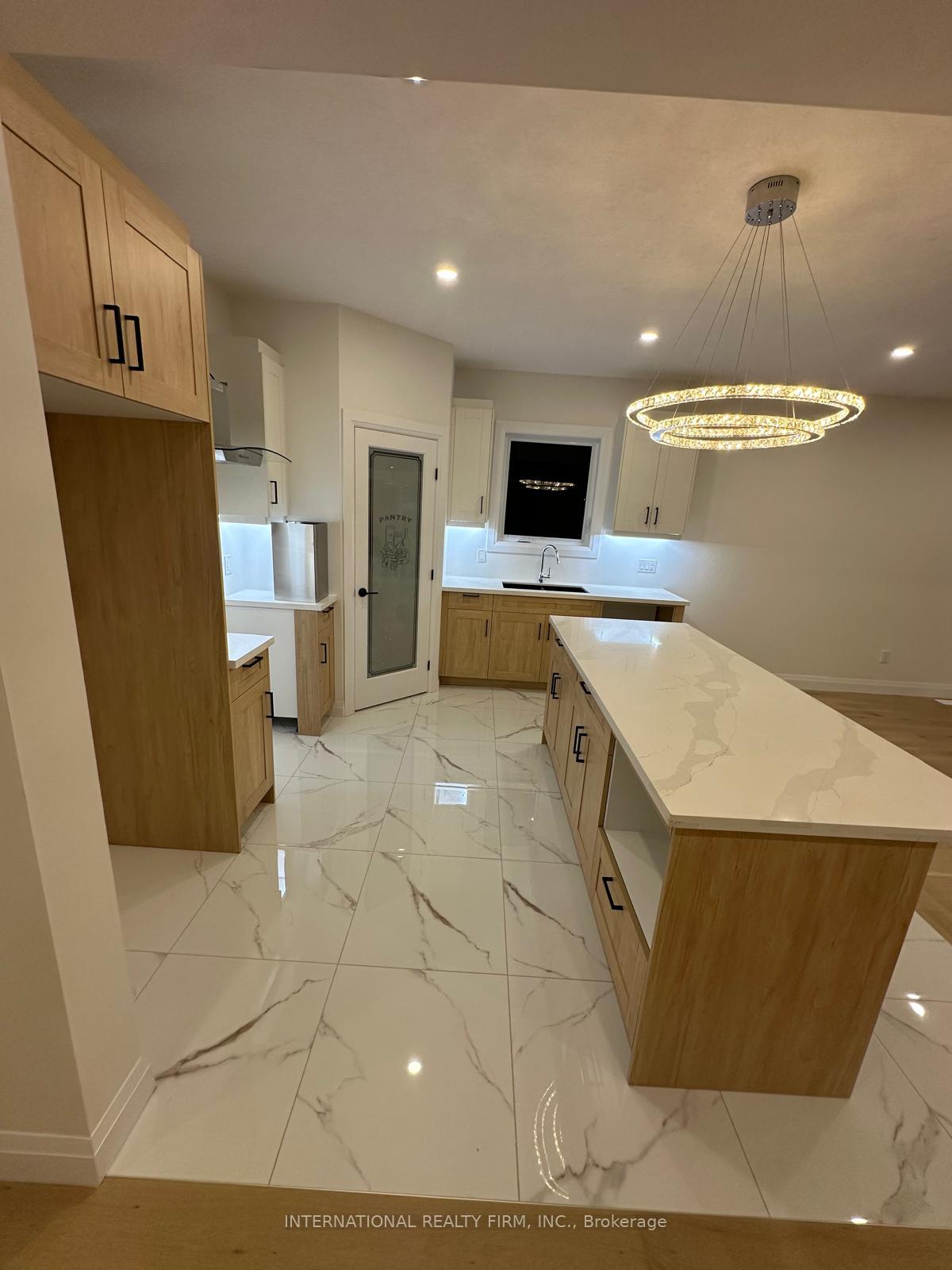 Photo 5 of 2521 Constance Avenue, London, South U — HOMEH