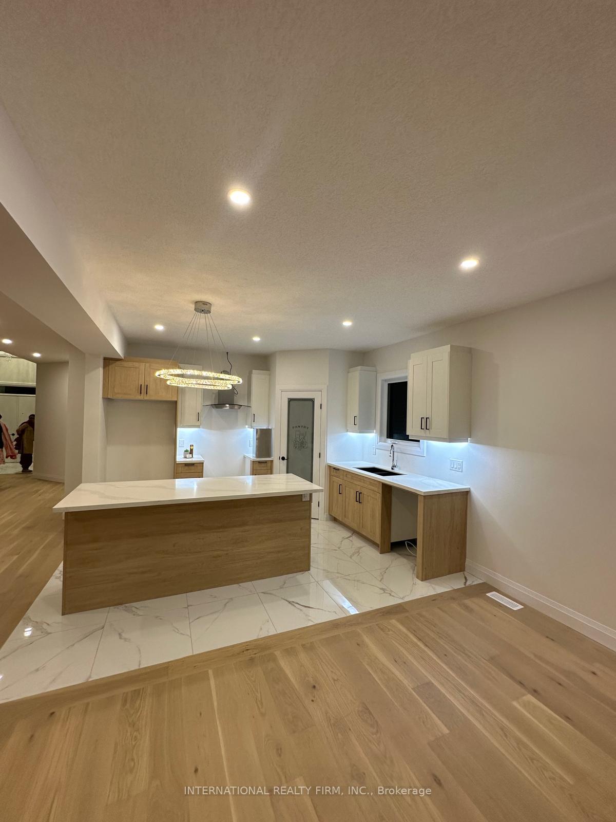 Photo 17 of 2521 Constance Avenue, London, South U — HOMEH