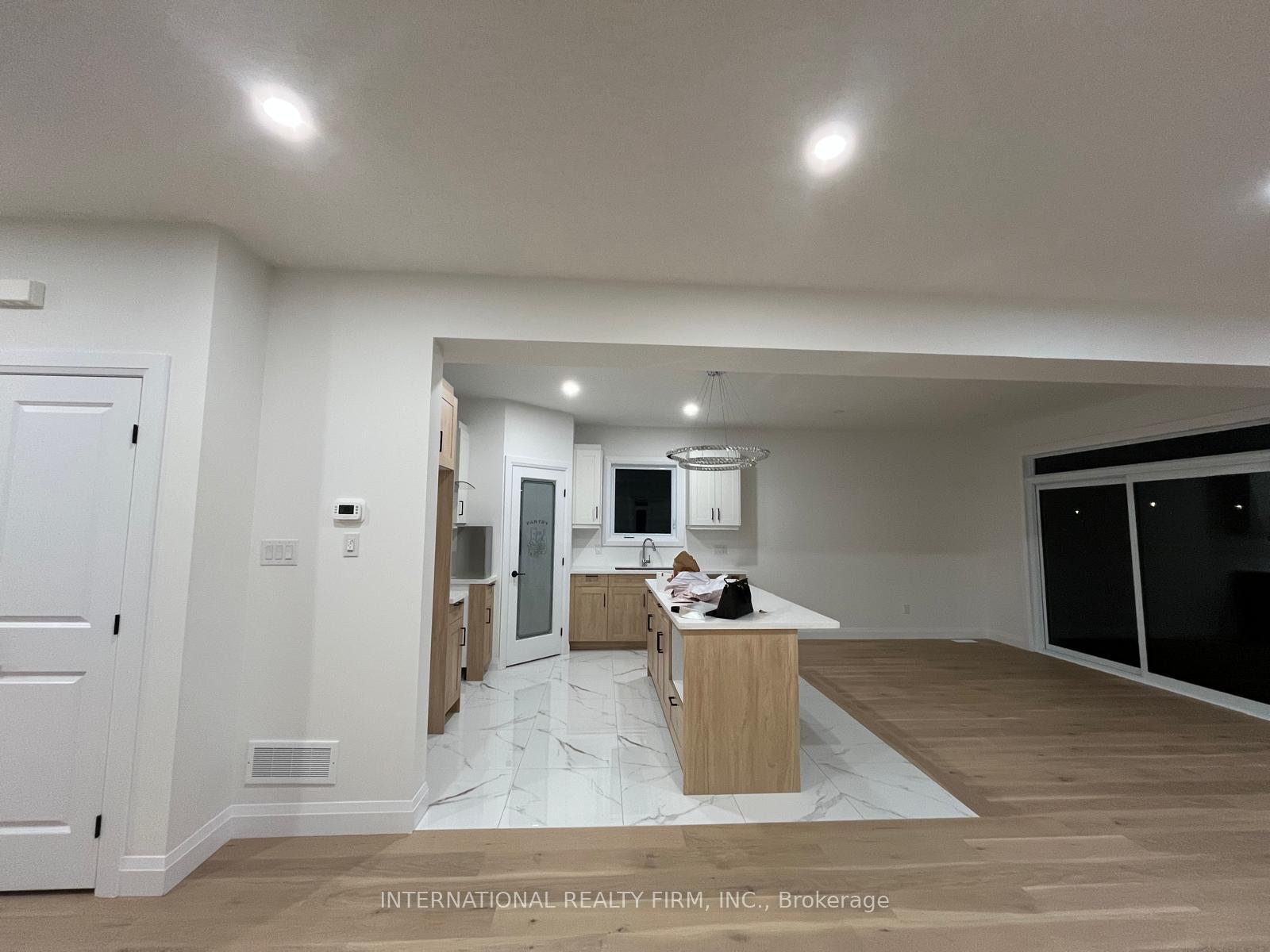 Photo 18 of 2521 Constance Avenue, London, South U — HOMEH