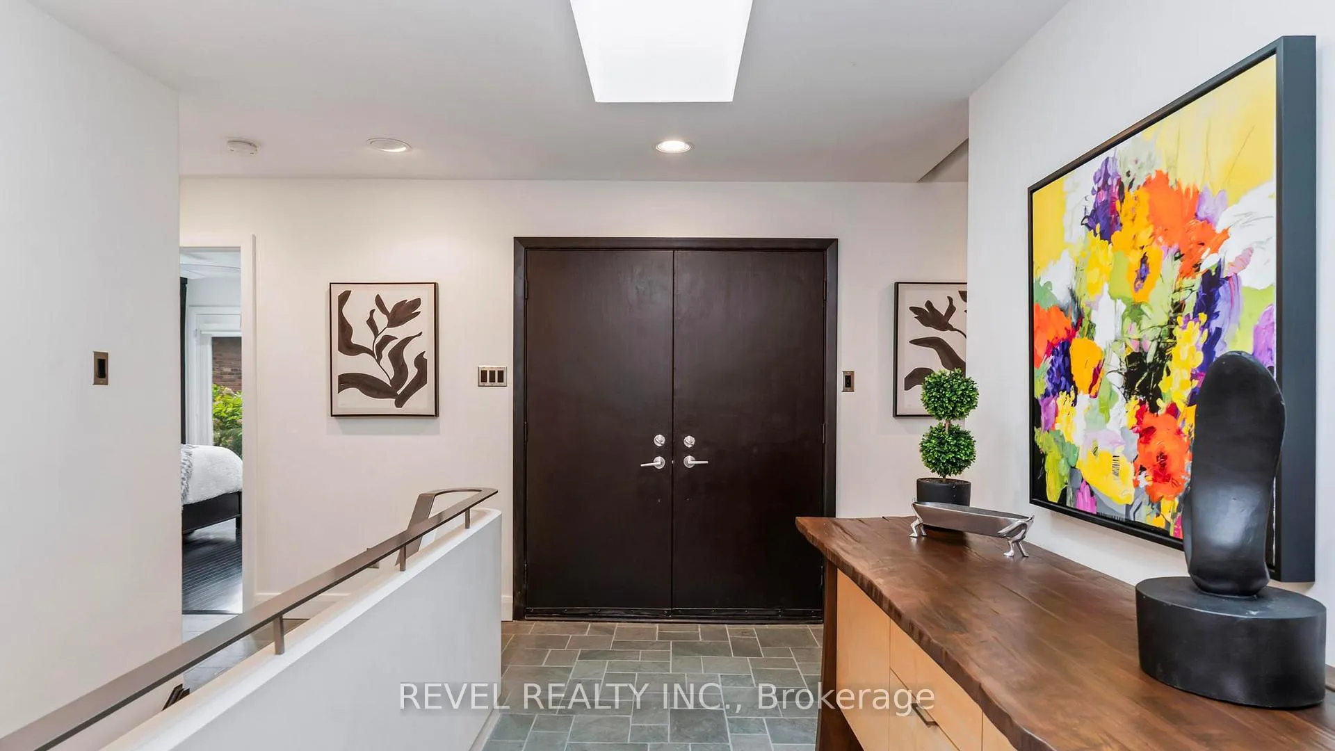 Photo 3 of 76 Tallwood Circle, London, North G — HOMEH