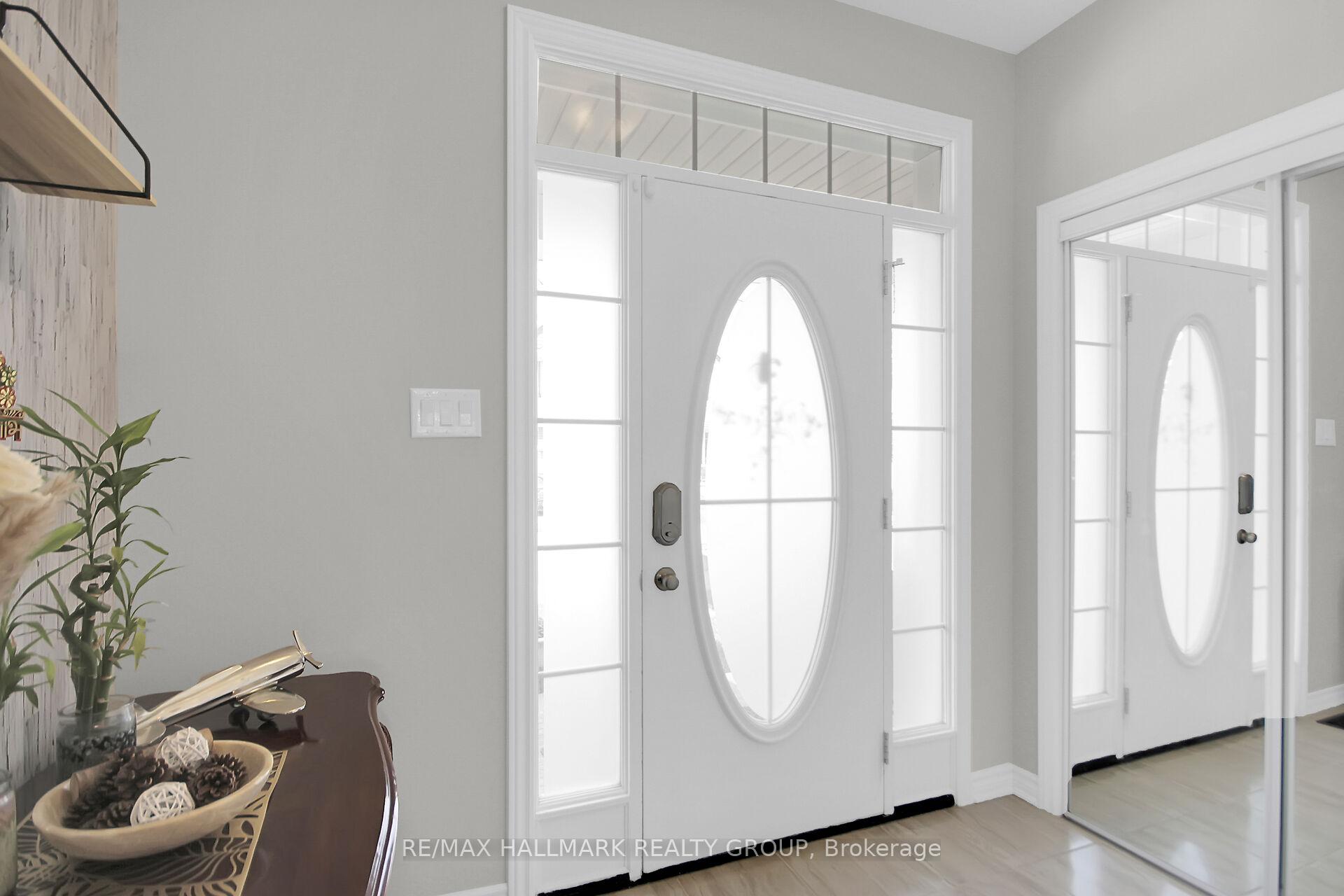 Photo 4 of 584 Malahat Way, Ottawa, Kanata - Emerald Meadows/Trailwest — HOMEH