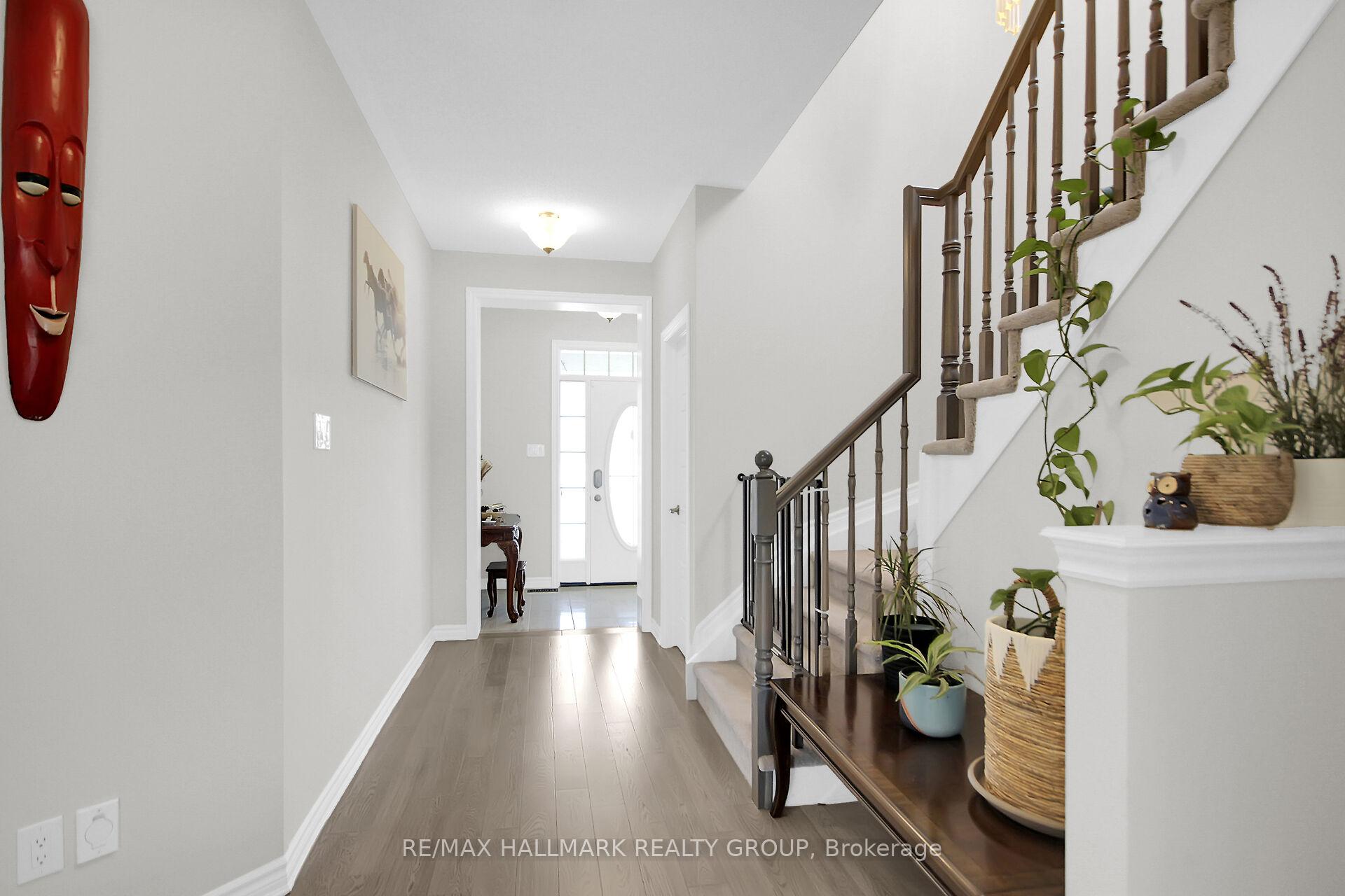 Photo 5 of 584 Malahat Way, Ottawa, Kanata - Emerald Meadows/Trailwest — HOMEH