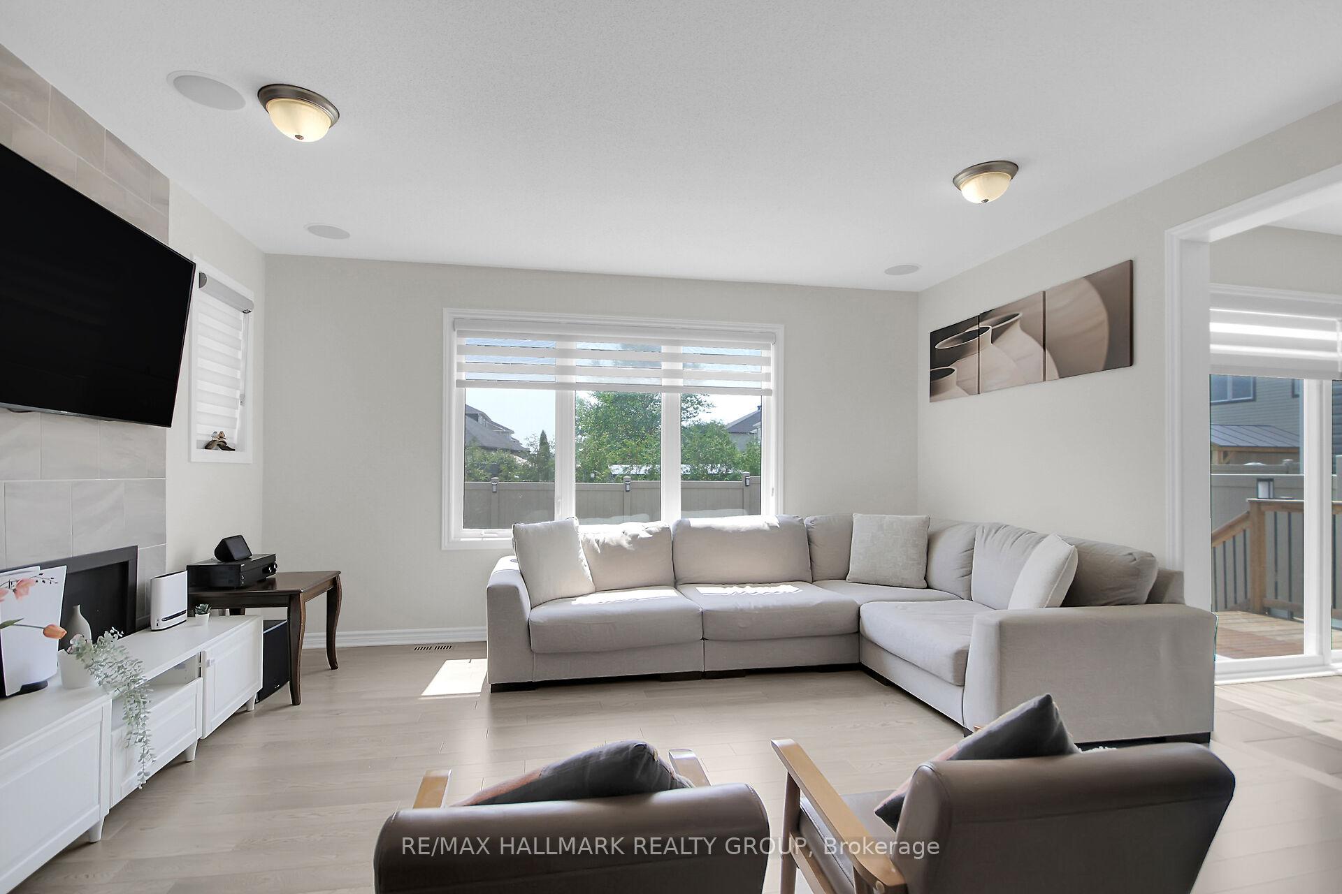 Photo 13 of 584 Malahat Way, Ottawa, Kanata - Emerald Meadows/Trailwest — HOMEH