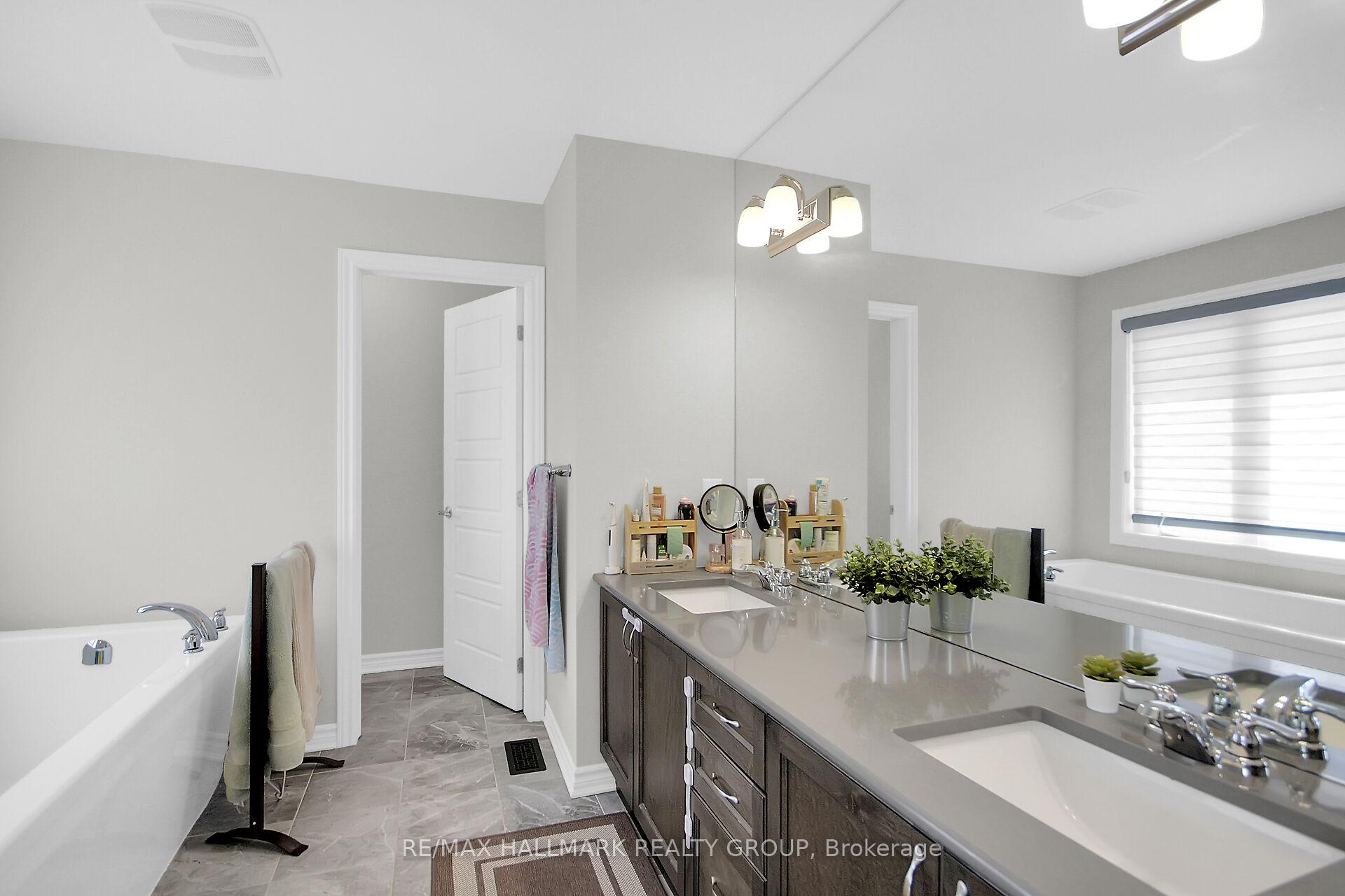 Photo 32 of 584 Malahat Way, Ottawa, Kanata - Emerald Meadows/Trailwest — HOMEH
