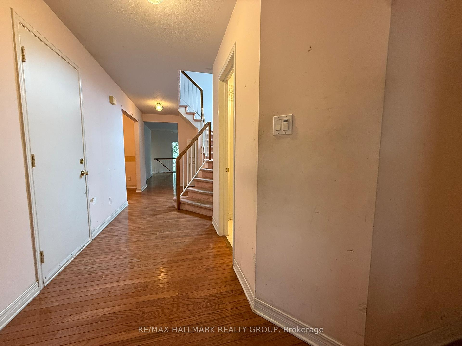 Photo 2 of 195 Blackdome Crescent, Ottawa, Kanata - Kanata Lakes/Heritage Hills — HOMEH