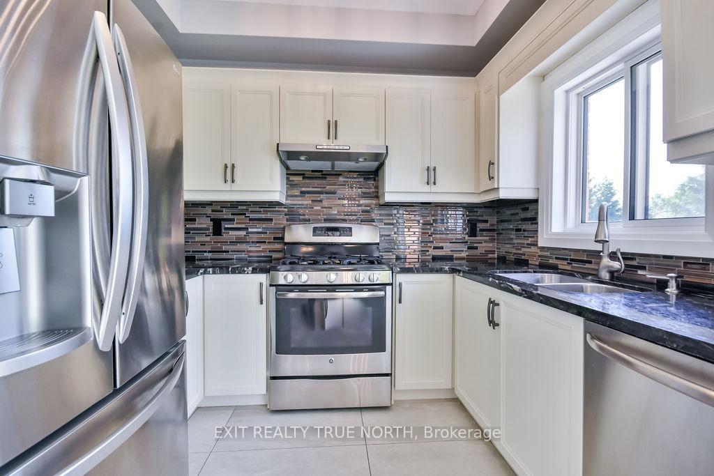 Photo 10 of 1908 Emerald Court, Innisfil, Alcona — HOMEH