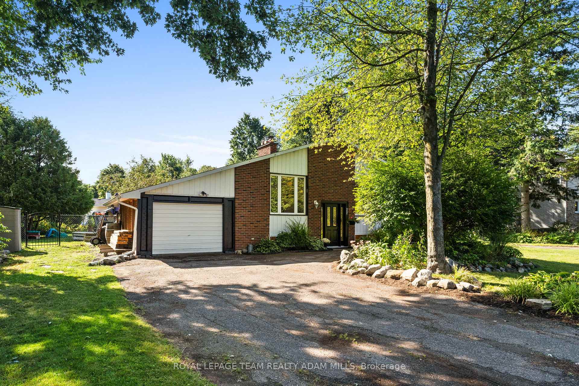 Photo 1 of 1095 Boucher Crescent, Ottawa, Manotick South to Roger Stevens — HOMEH