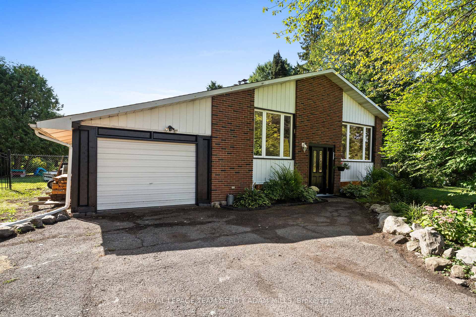 Photo 2 of 1095 Boucher Crescent, Ottawa, Manotick South to Roger Stevens — HOMEH
