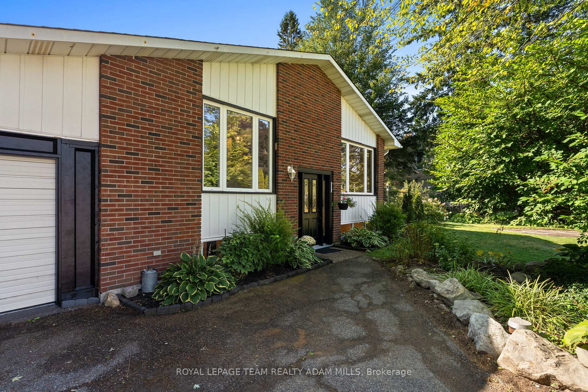 Photo 3 of 1095 Boucher Crescent, Ottawa, Manotick South to Roger Stevens — HOMEH