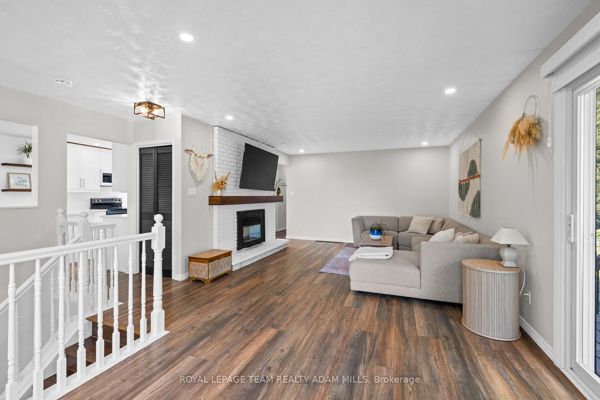 Photo 6 of 1095 Boucher Crescent, Ottawa, Manotick South to Roger Stevens — HOMEH