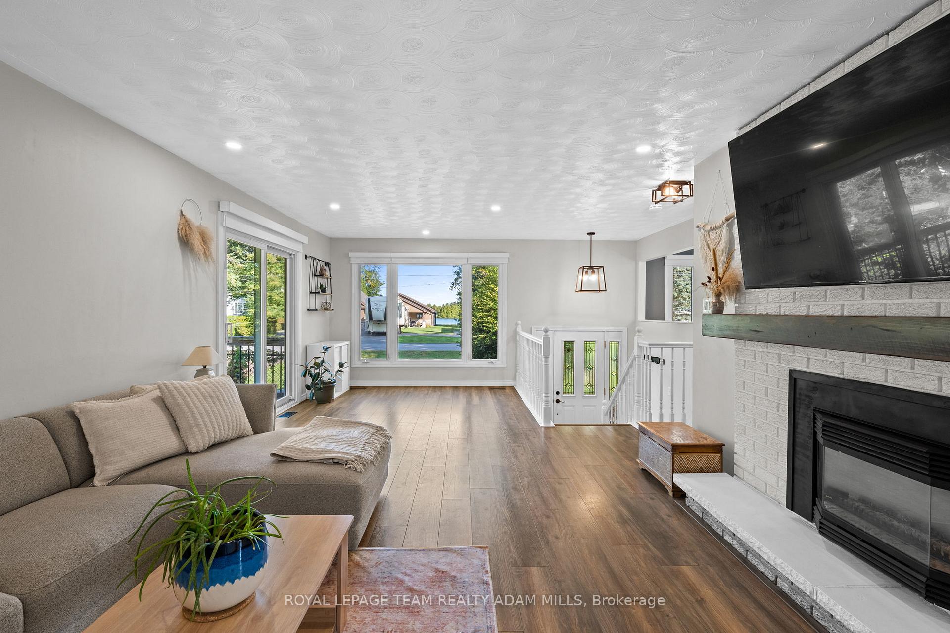 Photo 8 of 1095 Boucher Crescent, Ottawa, Manotick South to Roger Stevens — HOMEH
