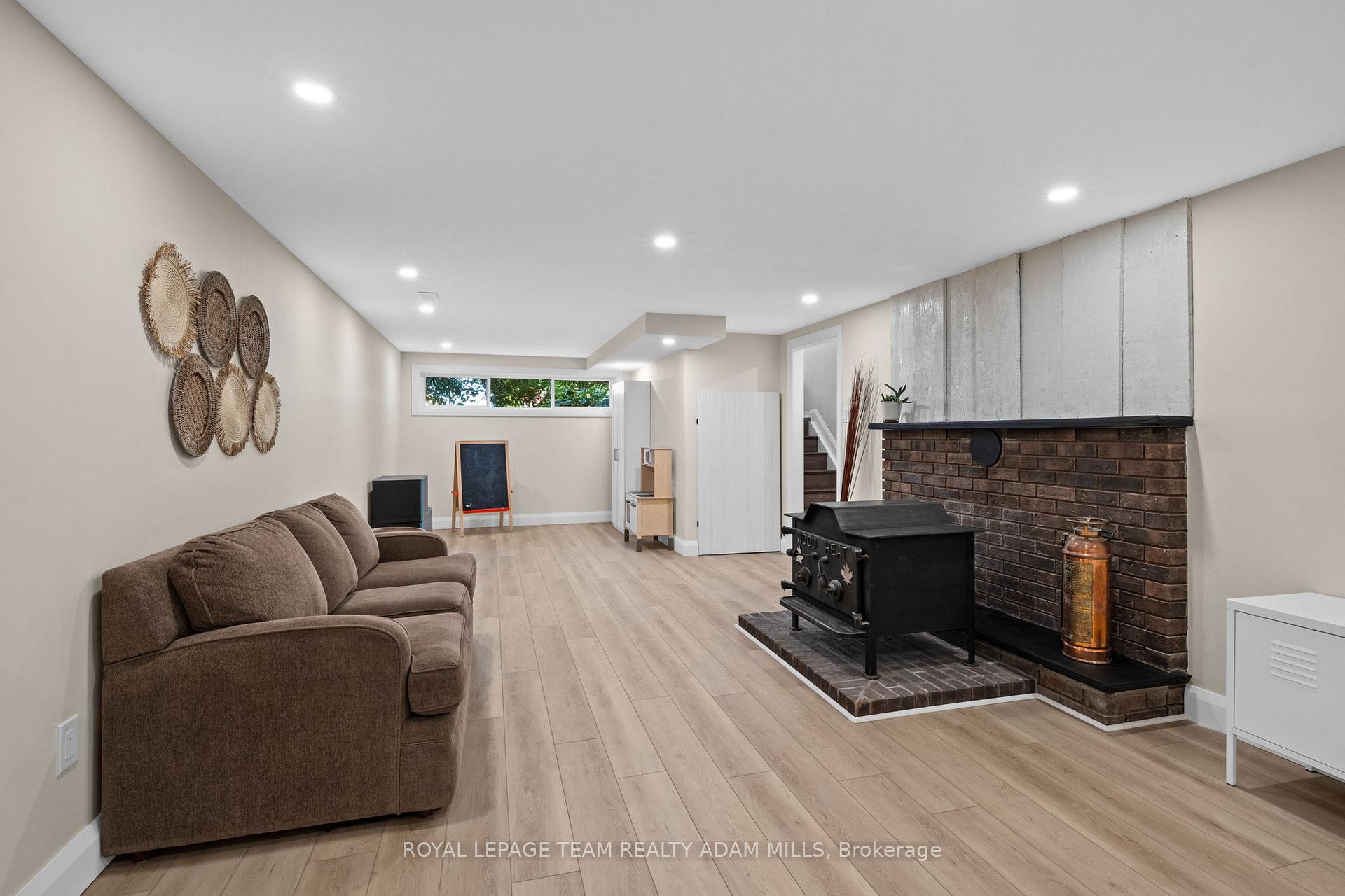 Photo 31 of 1095 Boucher Crescent, Ottawa, Manotick South to Roger Stevens — HOMEH