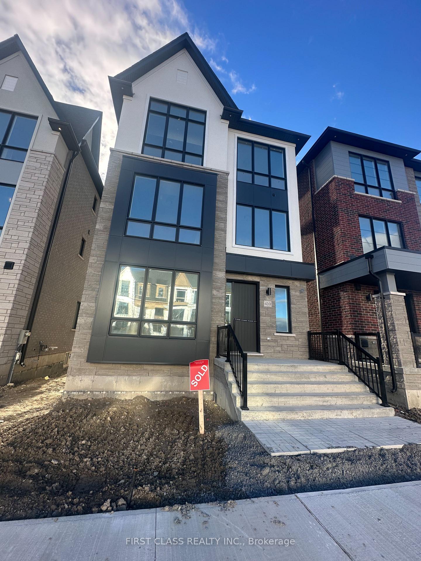 Front of 410 York Downs Boulevard