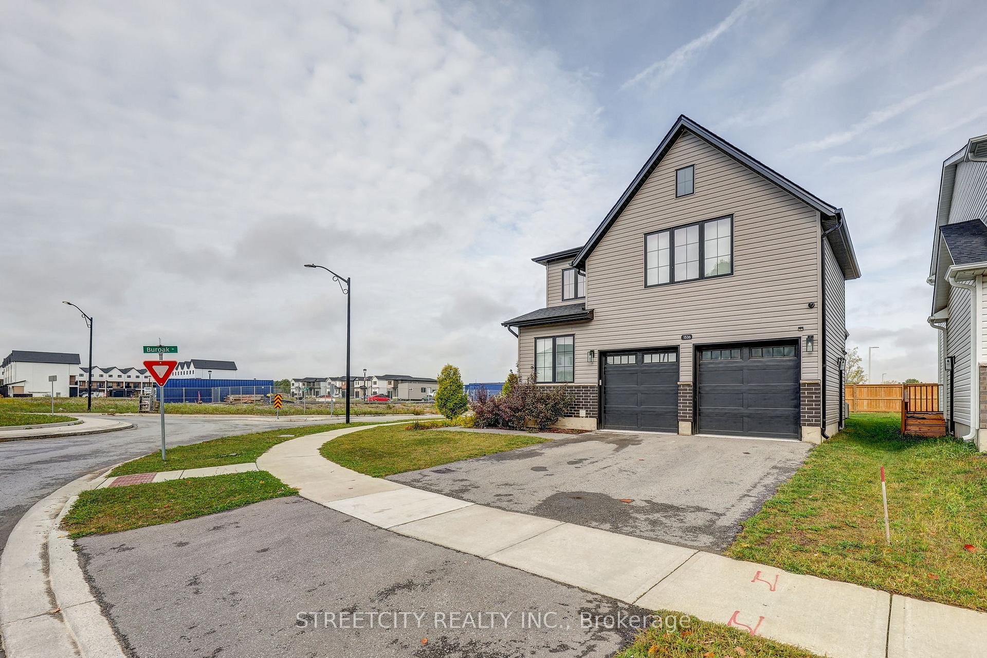 Photo 2 of 1536 Twilite Boulevard, London, North S — HOMEH