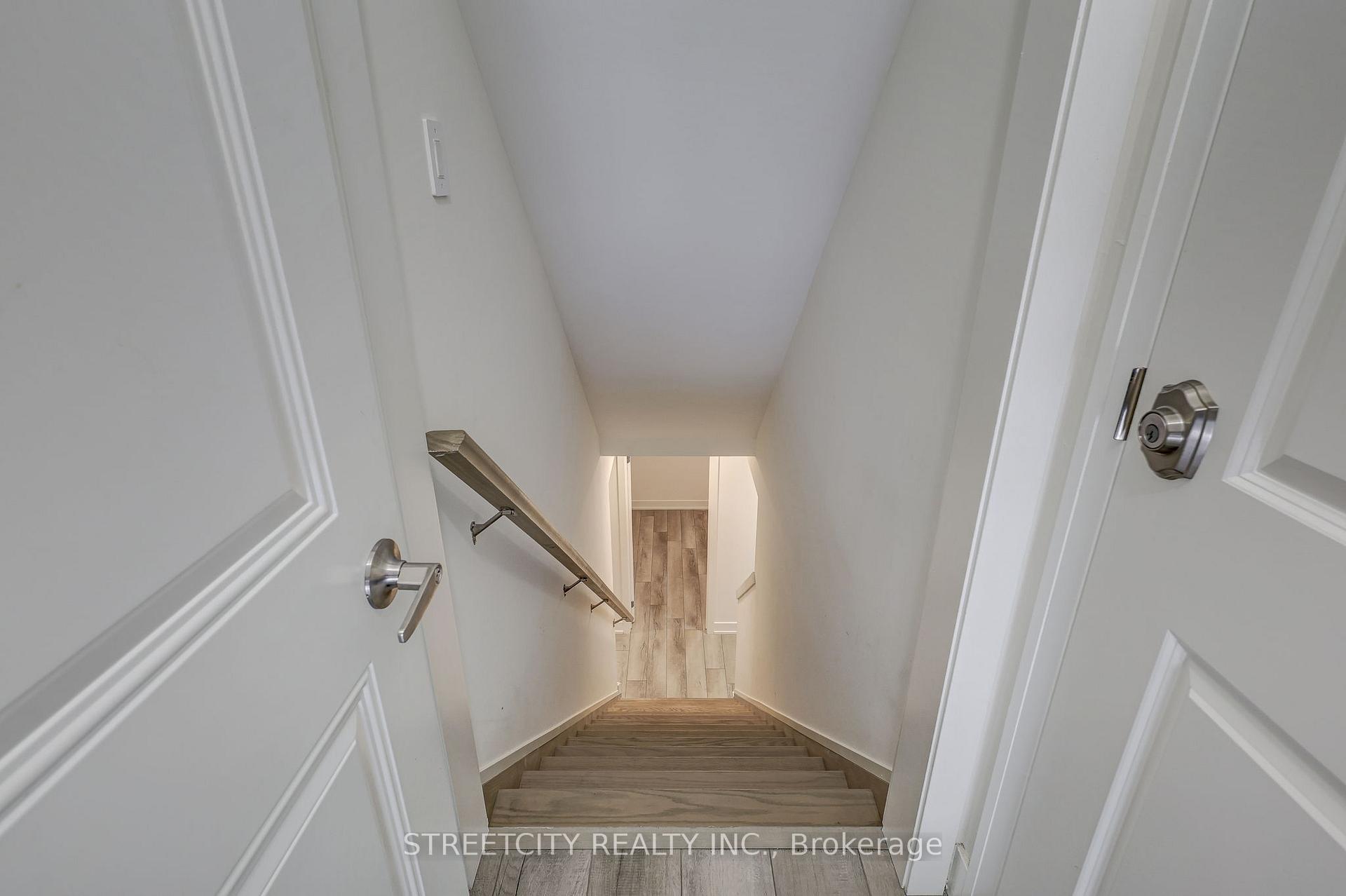 Photo 3 of 1536 Twilite Boulevard, London, North S — HOMEH