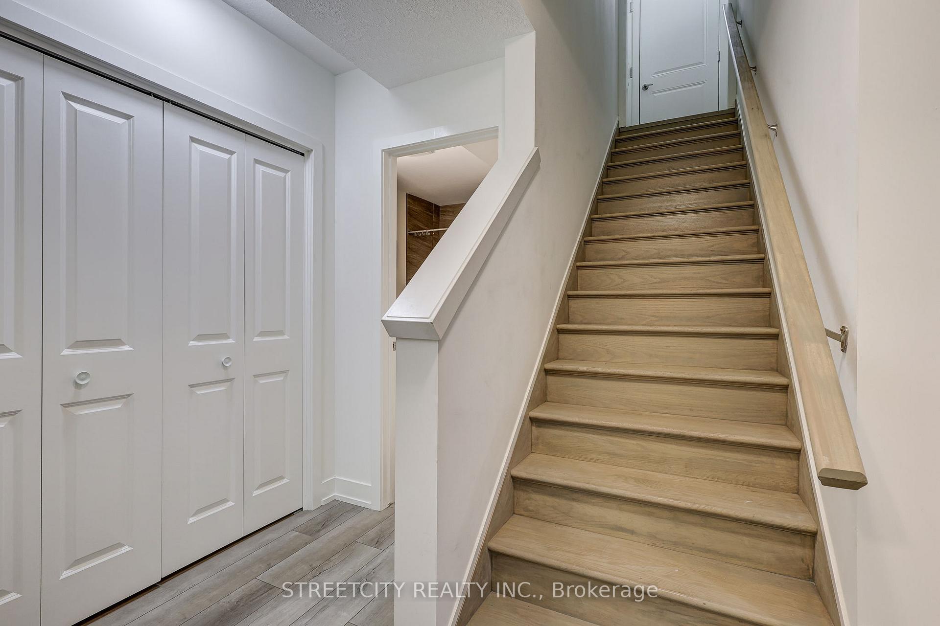 Photo 4 of 1536 Twilite Boulevard, London, North S — HOMEH
