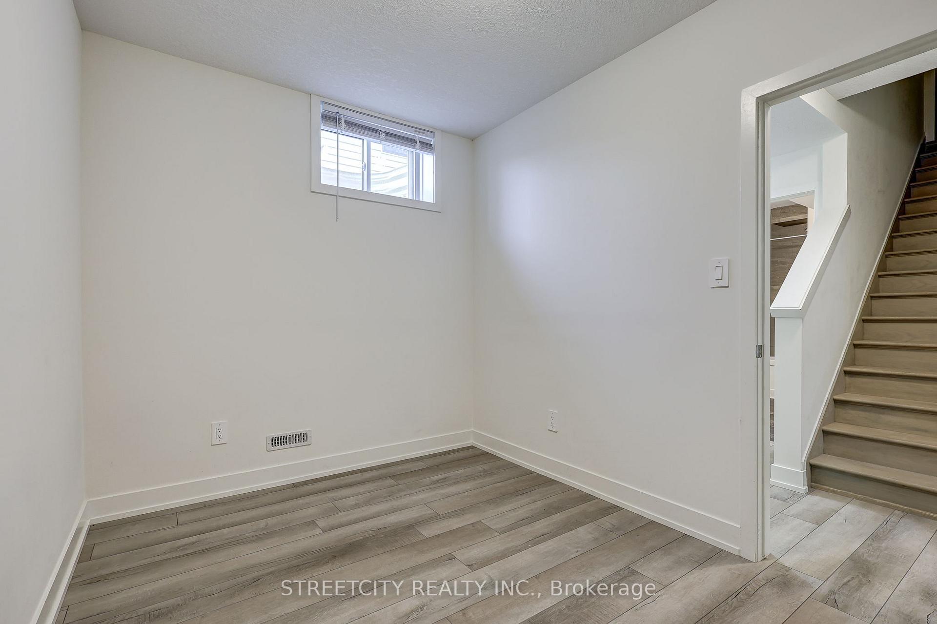 Photo 8 of 1536 Twilite Boulevard, London, North S — HOMEH