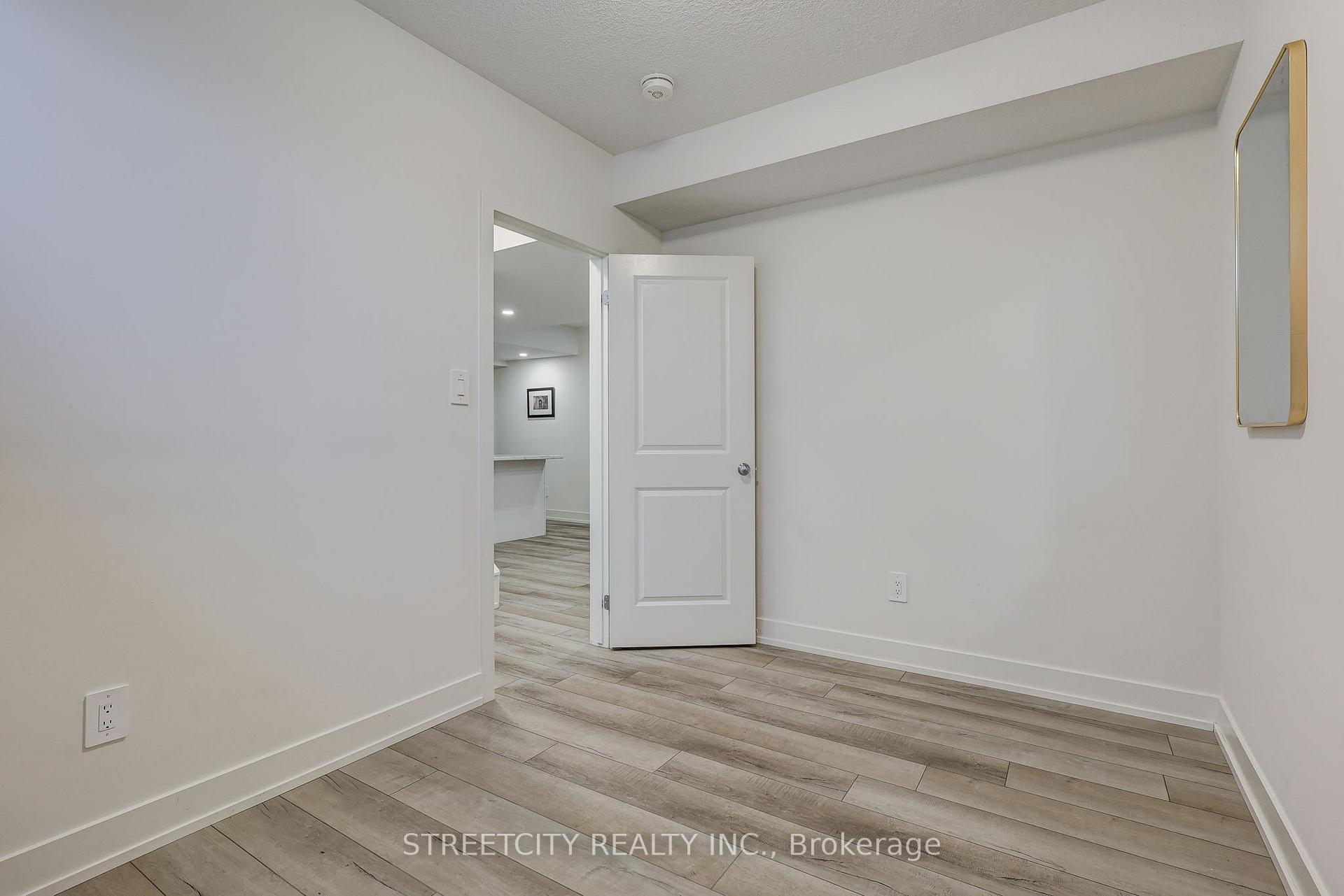 Photo 9 of 1536 Twilite Boulevard, London, North S — HOMEH