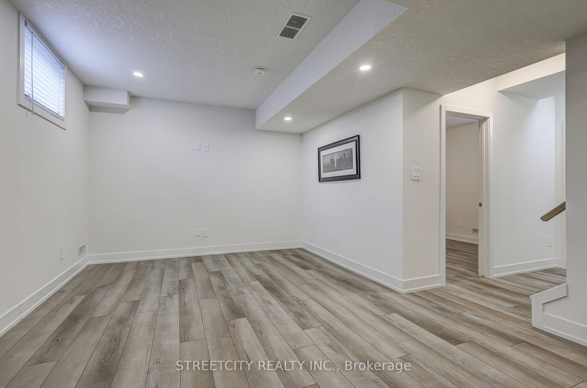 Photo 11 of 1536 Twilite Boulevard, London, North S — HOMEH