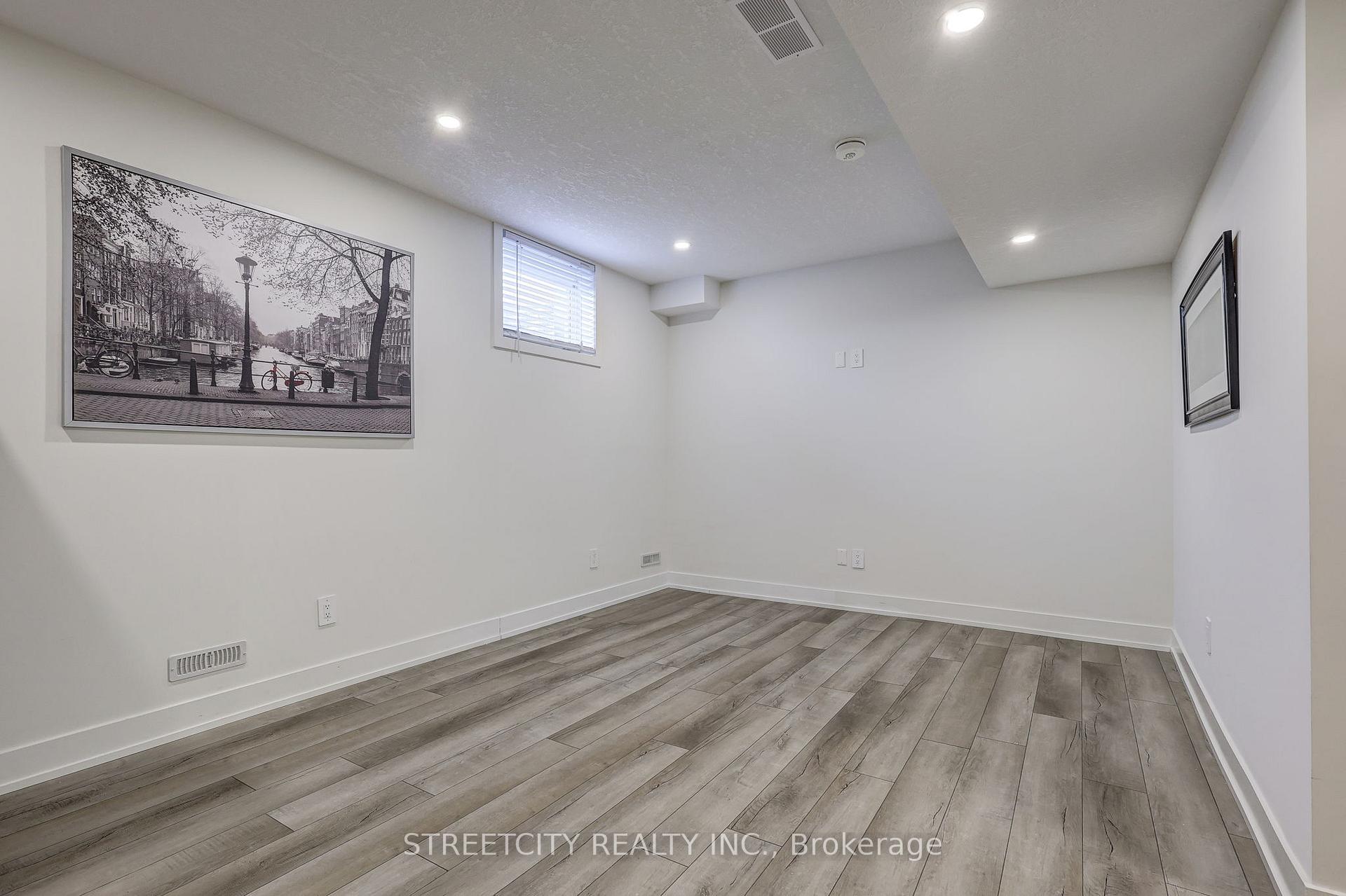 Photo 12 of 1536 Twilite Boulevard, London, North S — HOMEH