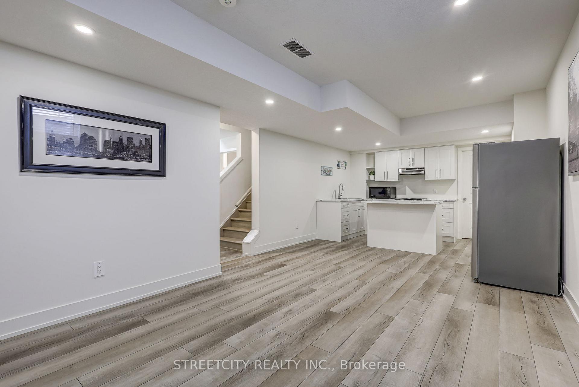 Photo 13 of 1536 Twilite Boulevard, London, North S — HOMEH