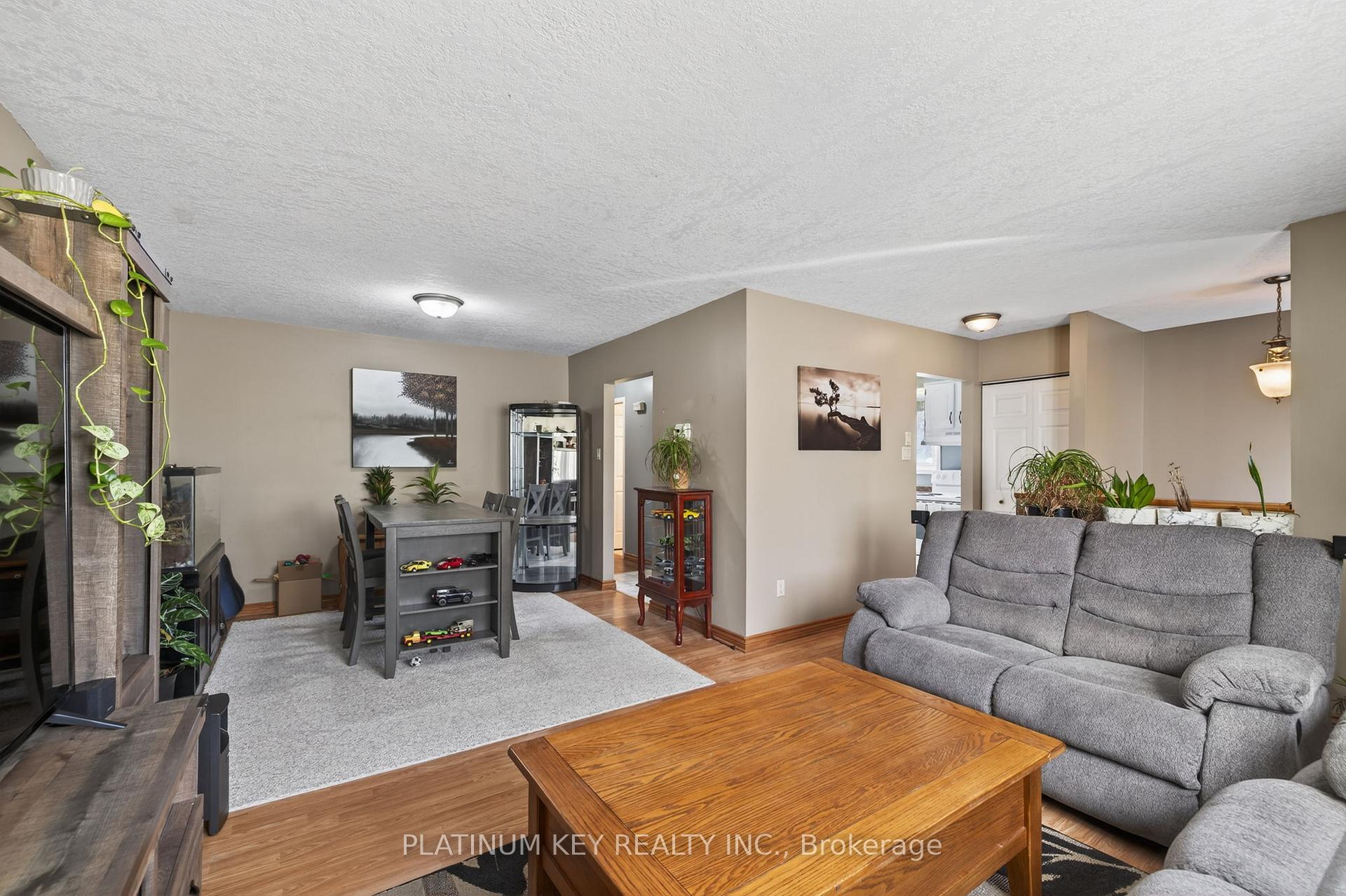 Photo 9 of 152 Elgin Street, London, East M — HOMEH