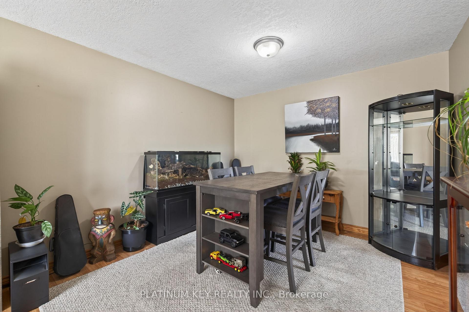 Photo 11 of 152 Elgin Street, London, East M — HOMEH
