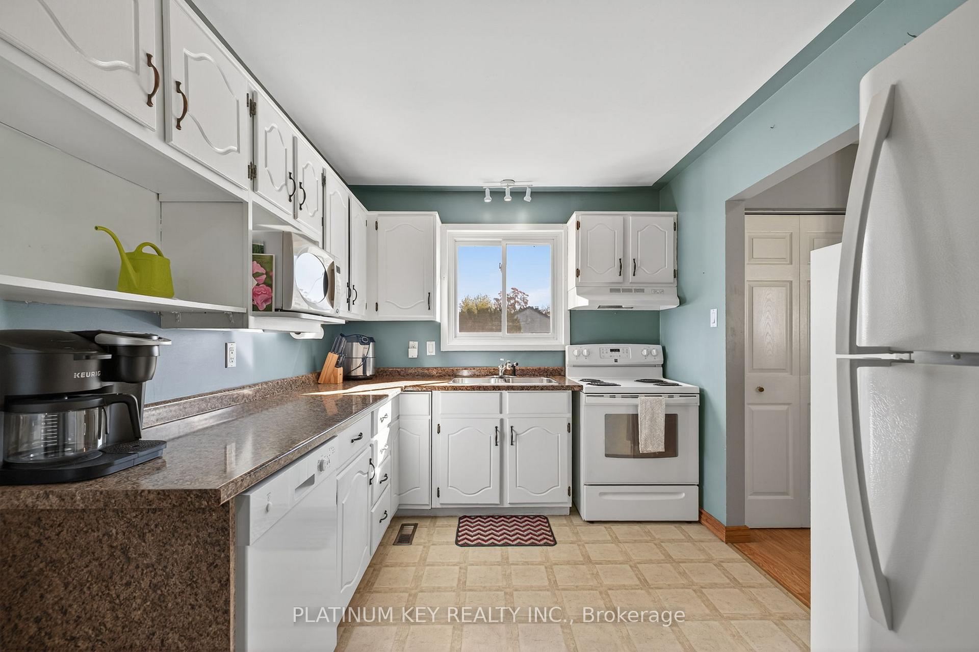 Photo 12 of 152 Elgin Street, London, East M — HOMEH