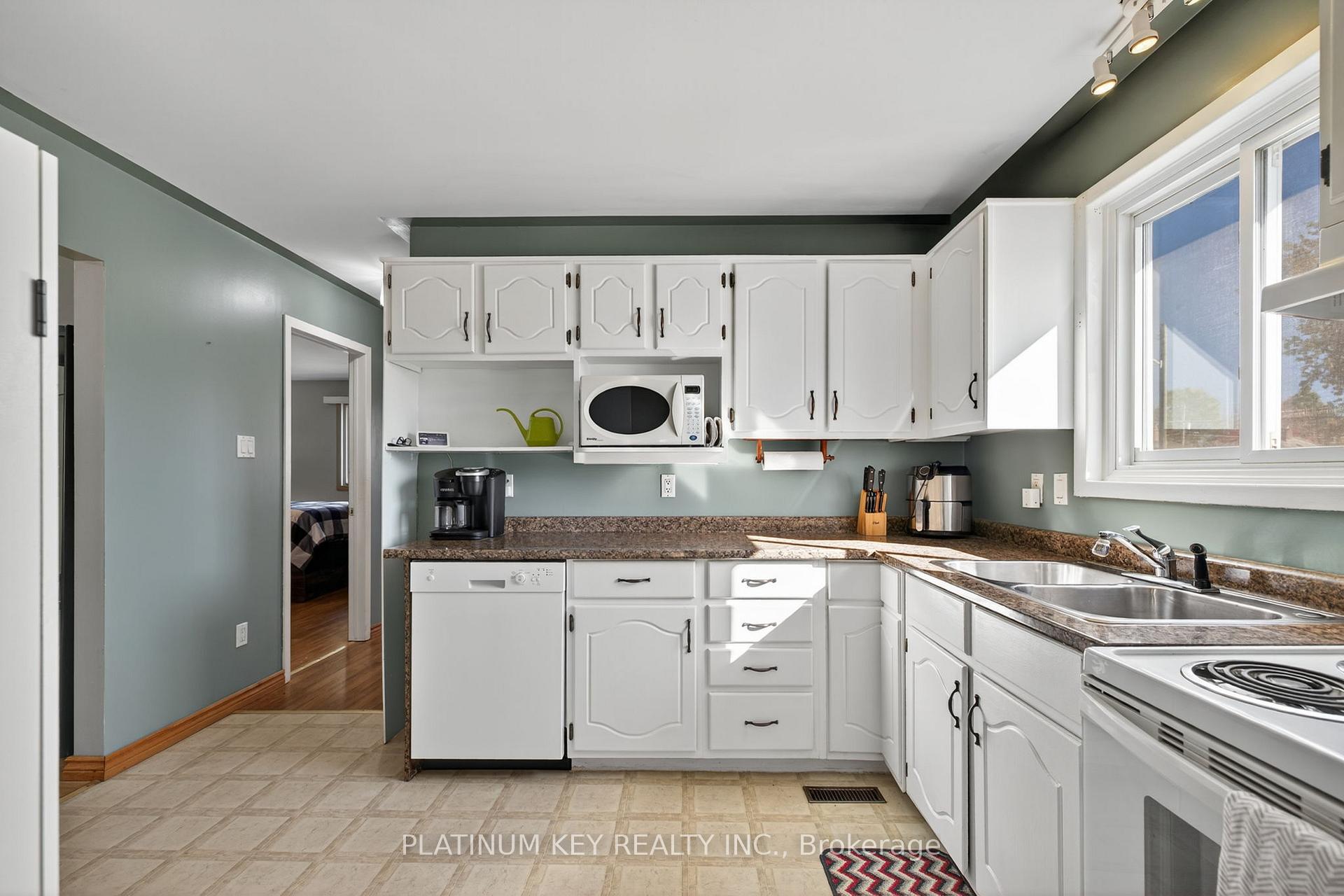 Photo 13 of 152 Elgin Street, London, East M — HOMEH