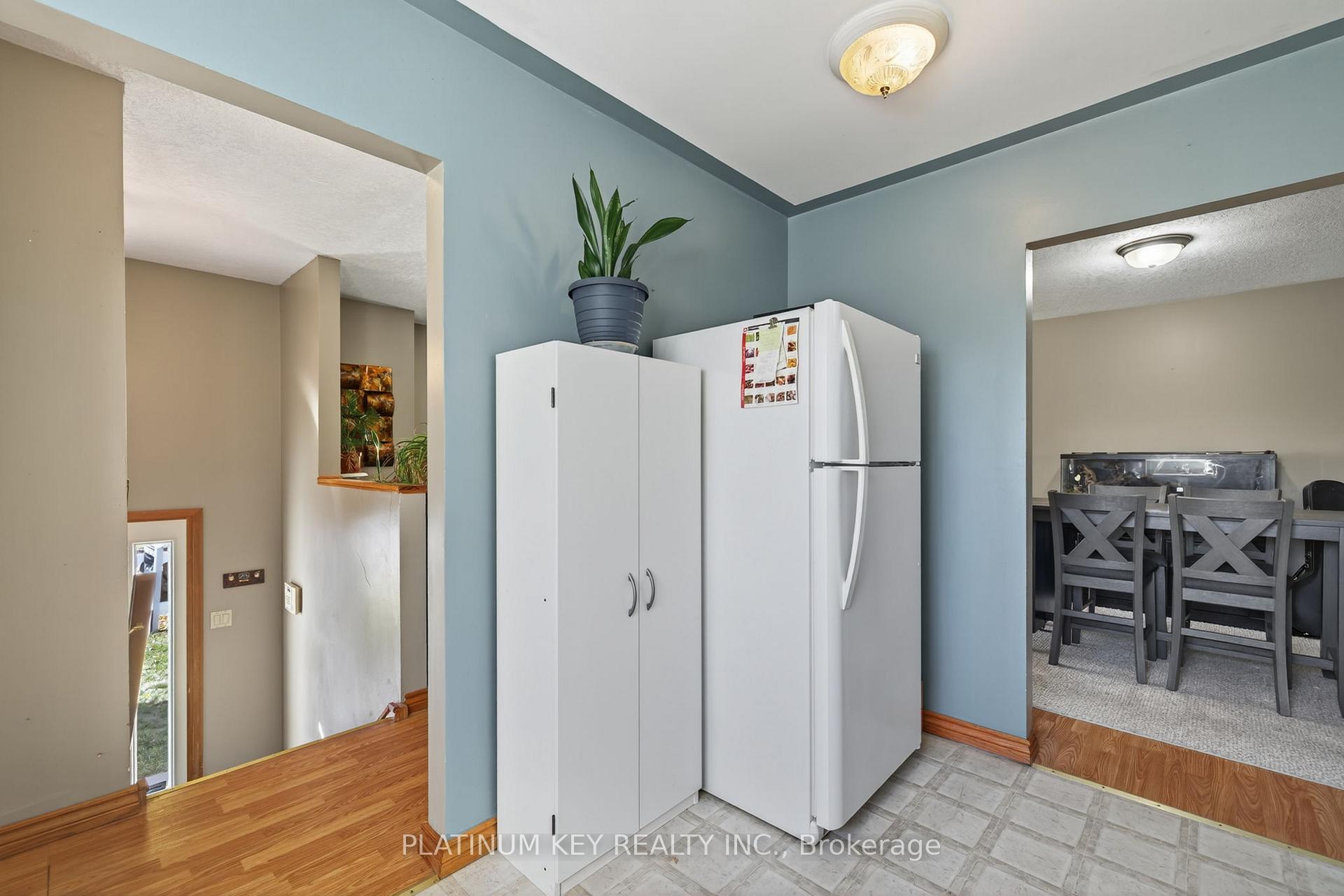 Photo 14 of 152 Elgin Street, London, East M — HOMEH