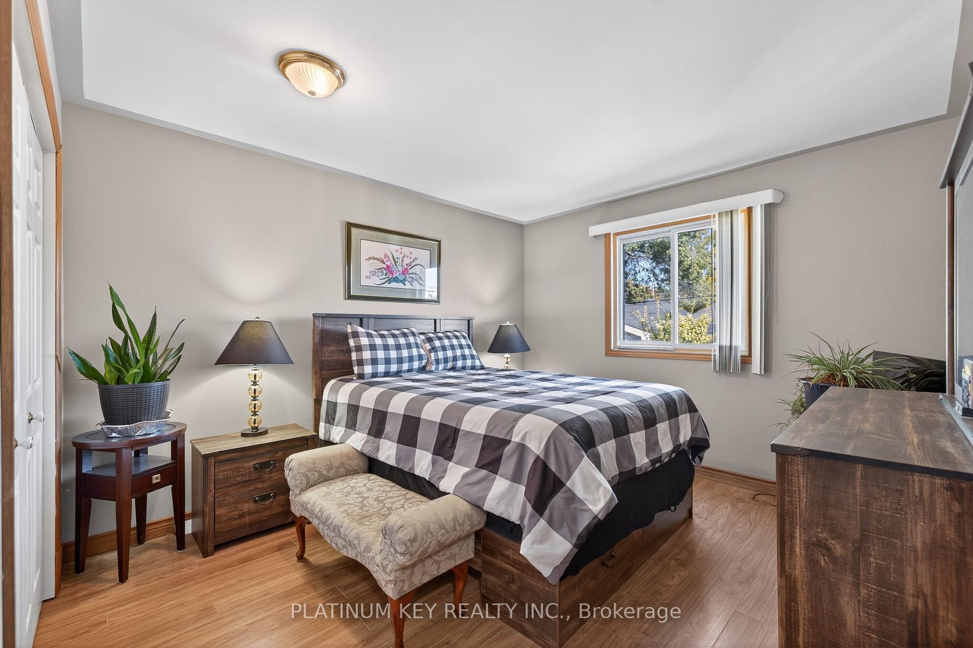 Photo 15 of 152 Elgin Street, London, East M — HOMEH