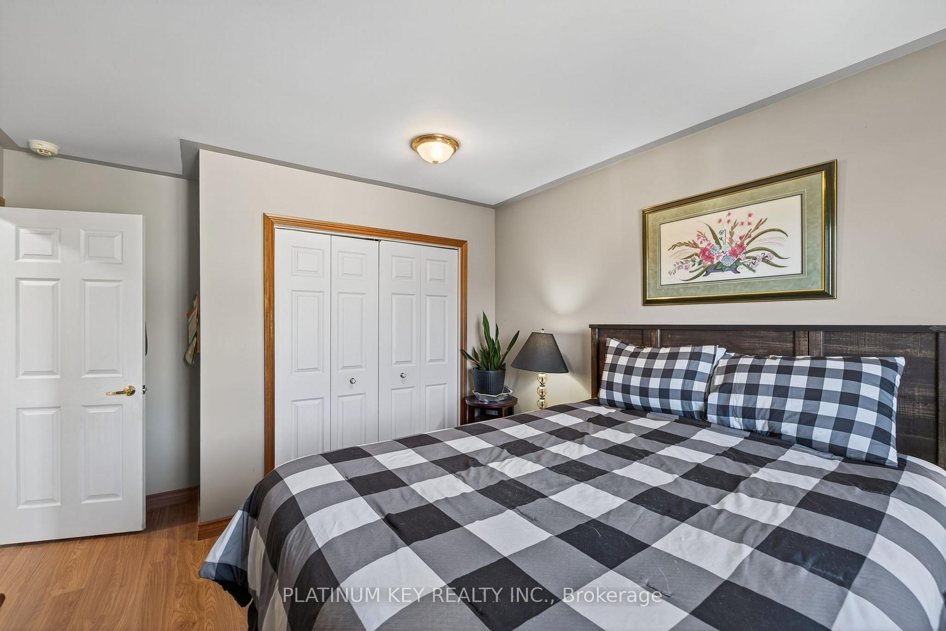 Photo 16 of 152 Elgin Street, London, East M — HOMEH