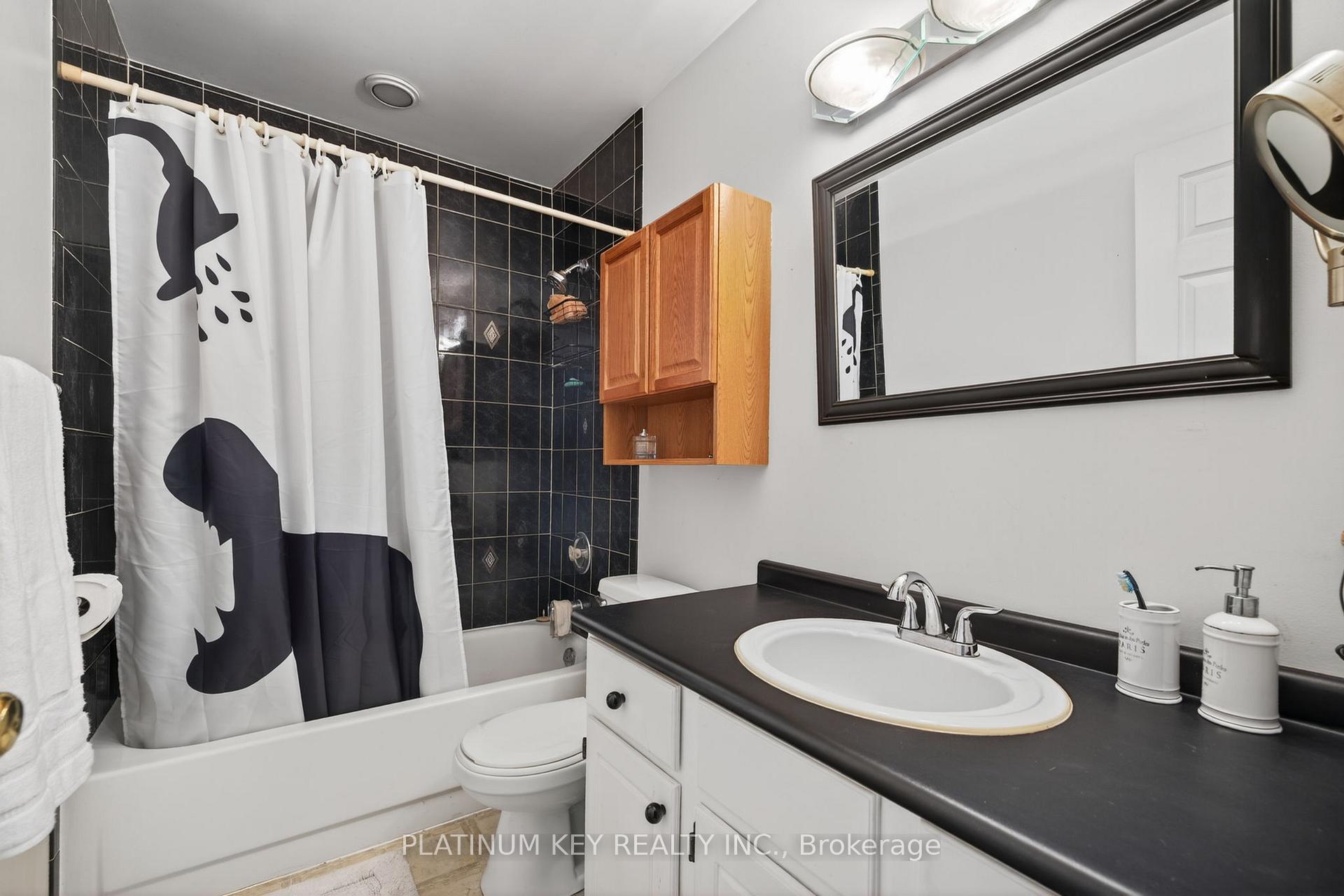Photo 19 of 152 Elgin Street, London, East M — HOMEH