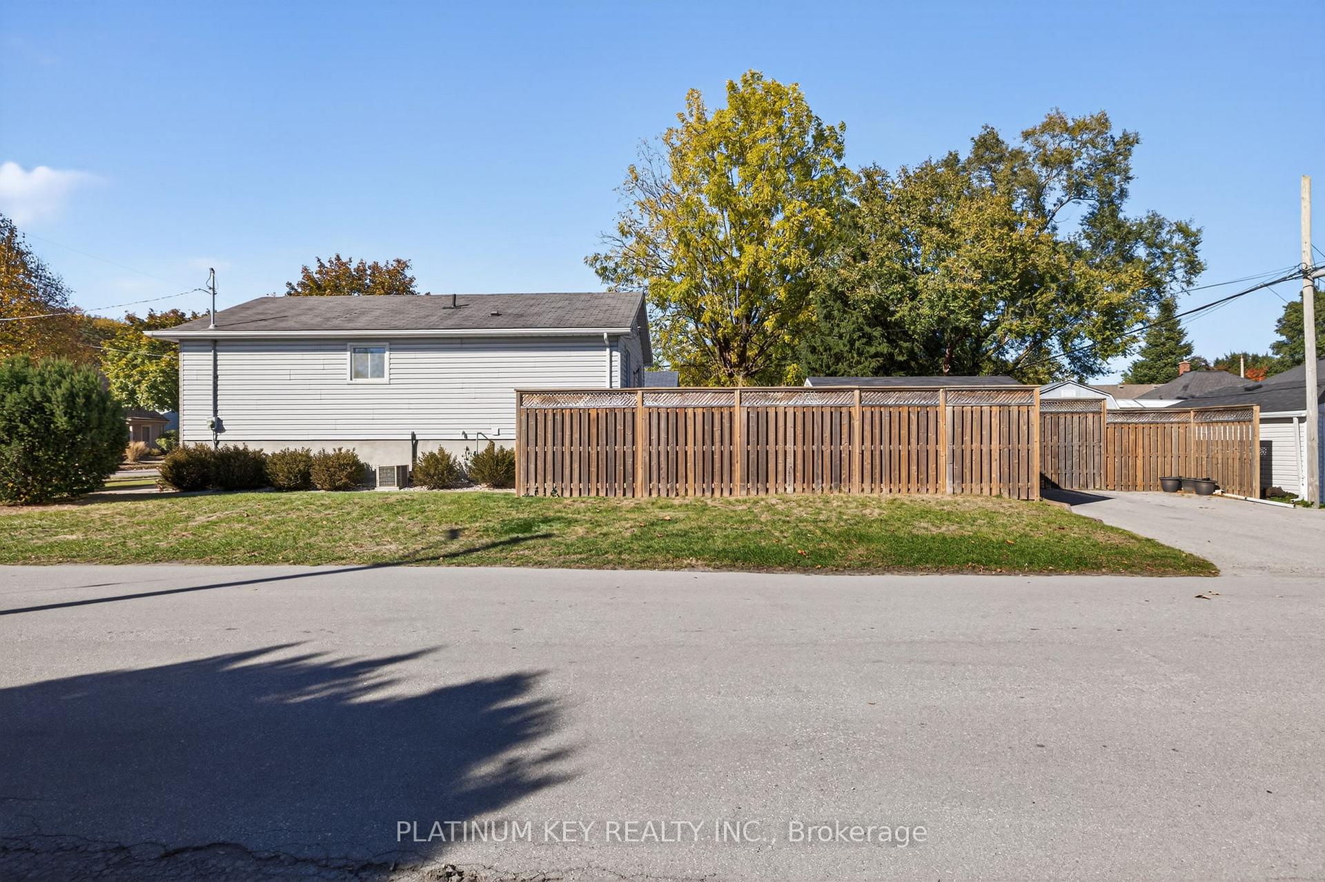 Photo 35 of 152 Elgin Street, London, East M — HOMEH
