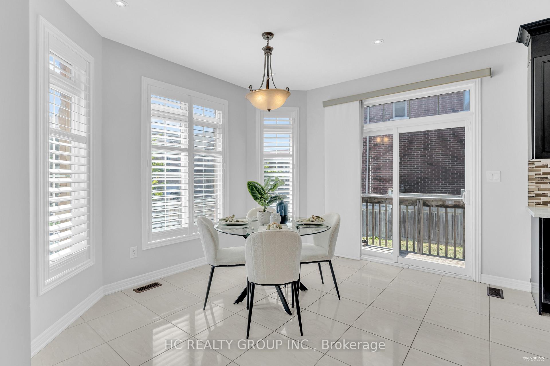 Photo 10 of 56 William Bartlett Drive, Markham, Berczy — HOMEH