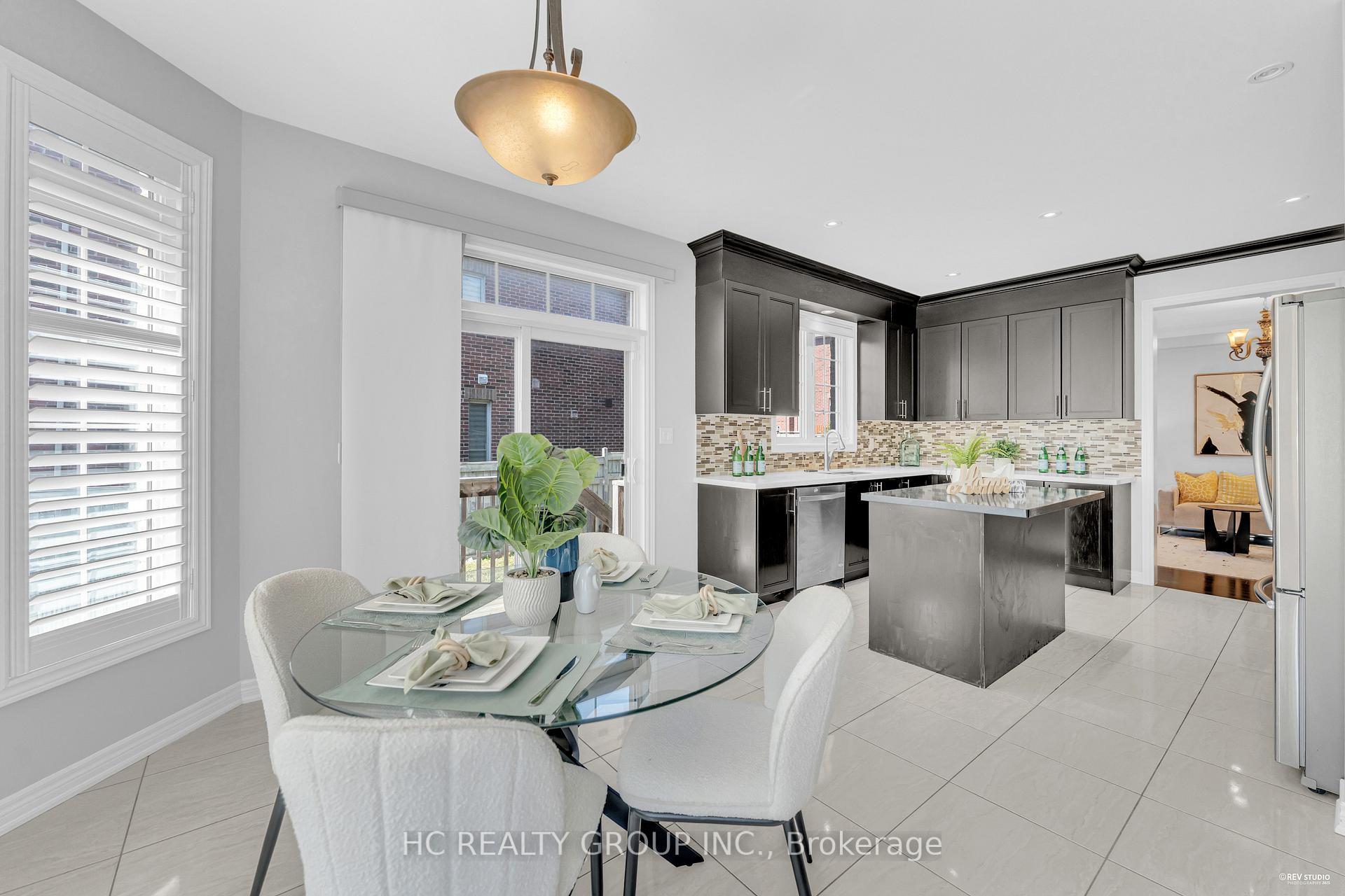 Photo 11 of 56 William Bartlett Drive, Markham, Berczy — HOMEH