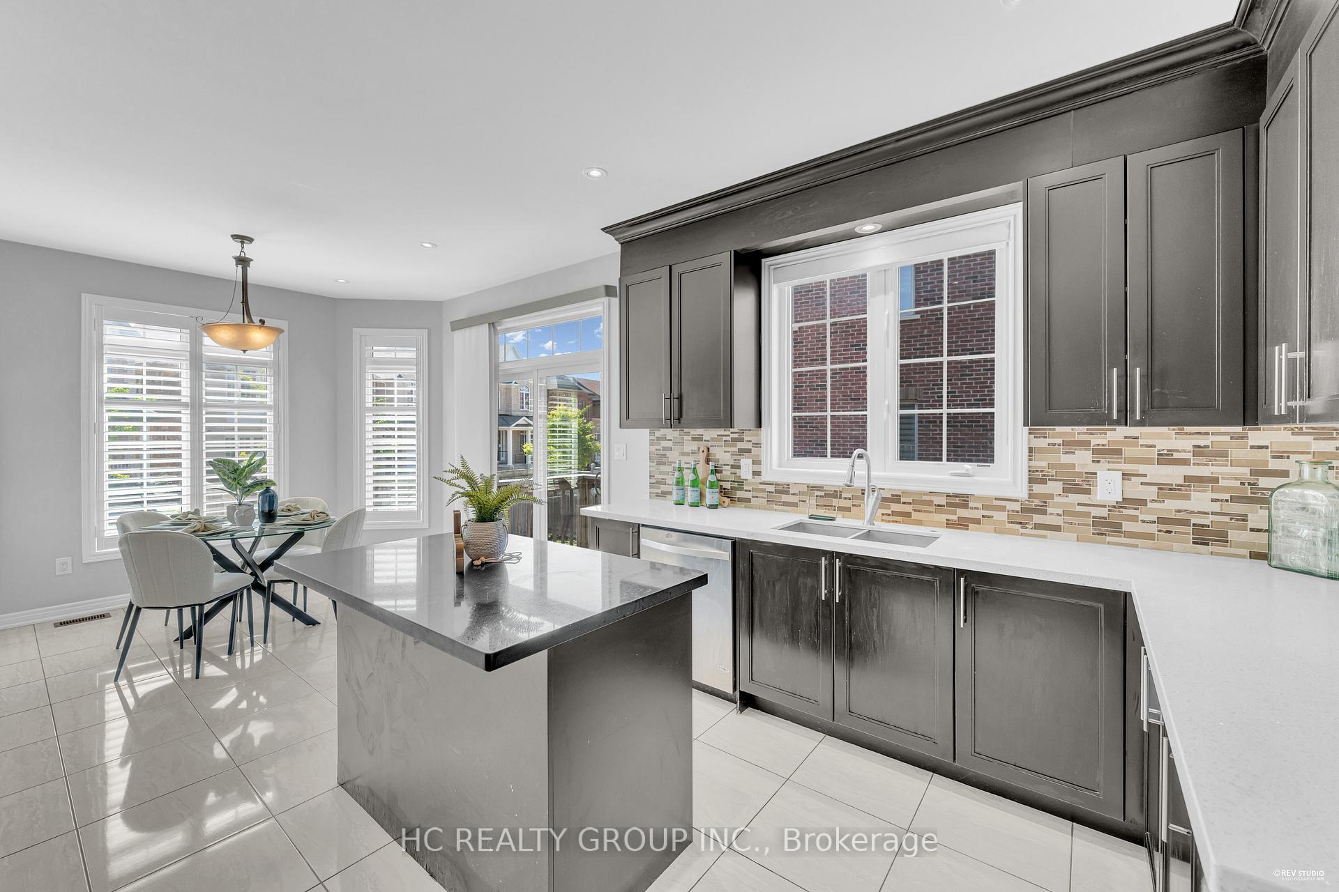 Photo 14 of 56 William Bartlett Drive, Markham, Berczy — HOMEH