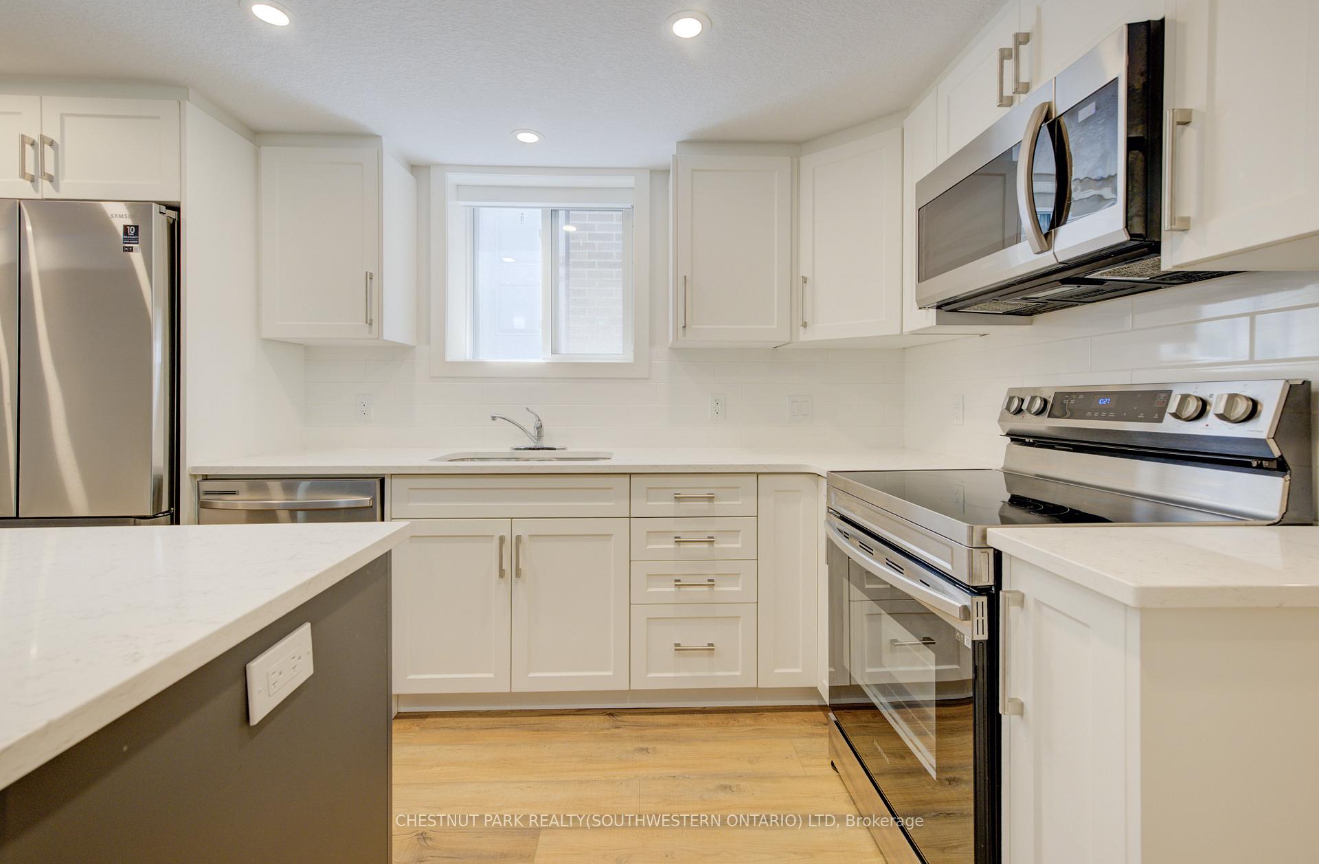 Photo 5 of Unit 2, 33 Second Avenue, Kitchener — HOMEH