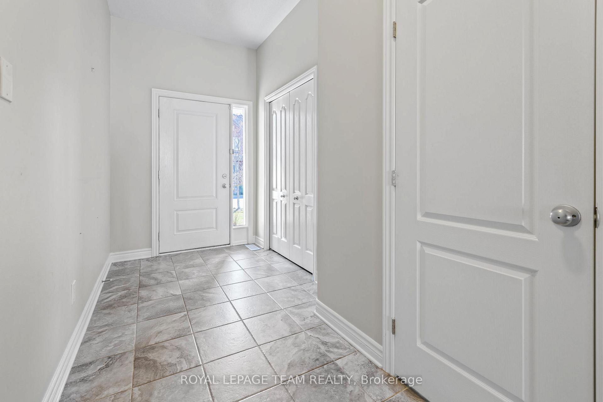 Photo 2 of 624 Moorpark Avenue, Ottawa, Kanata - Emerald Meadows/Trailwest — HOMEH