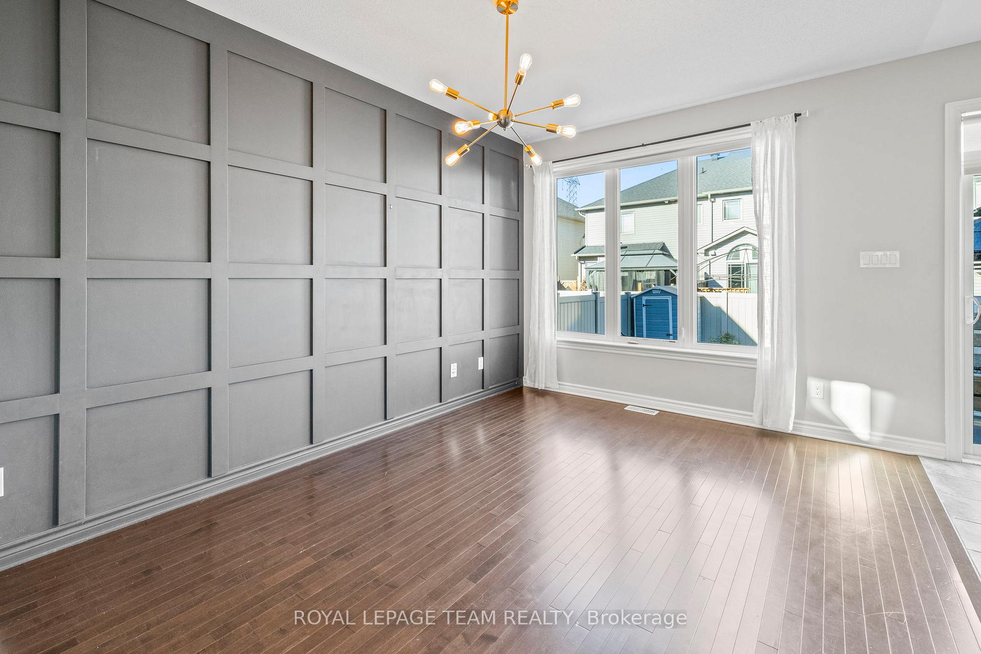 Photo 5 of 624 Moorpark Avenue, Ottawa, Kanata - Emerald Meadows/Trailwest — HOMEH