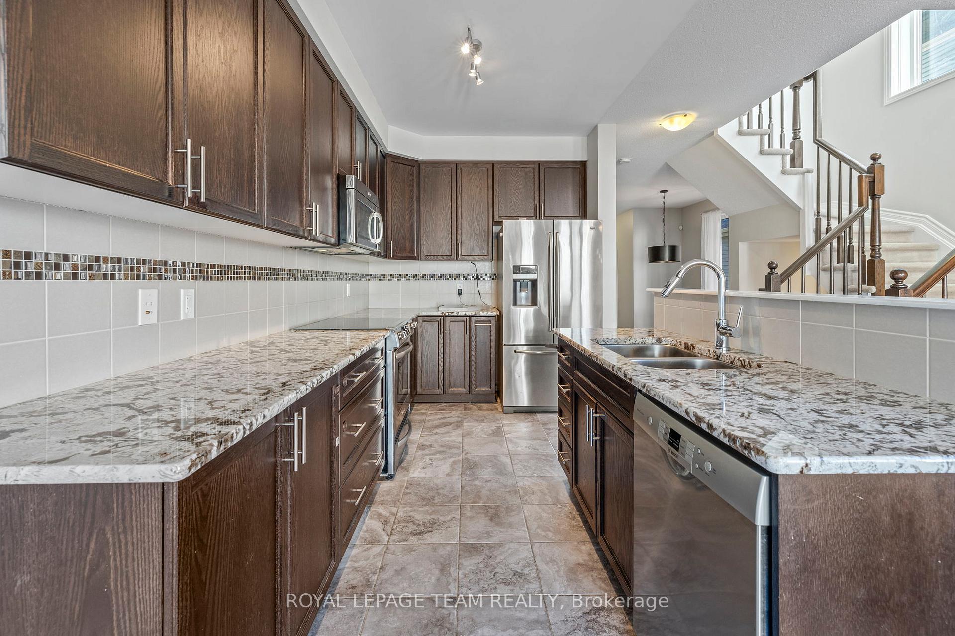 Photo 6 of 624 Moorpark Avenue, Ottawa, Kanata - Emerald Meadows/Trailwest — HOMEH