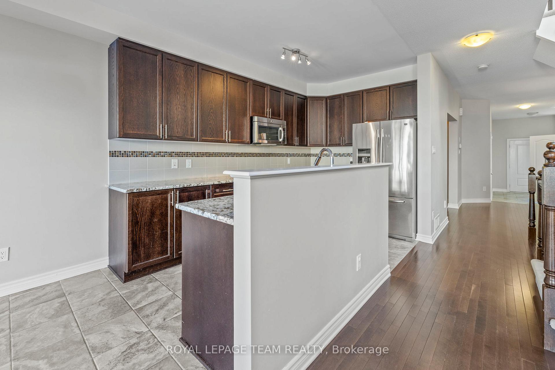 Photo 7 of 624 Moorpark Avenue, Ottawa, Kanata - Emerald Meadows/Trailwest — HOMEH